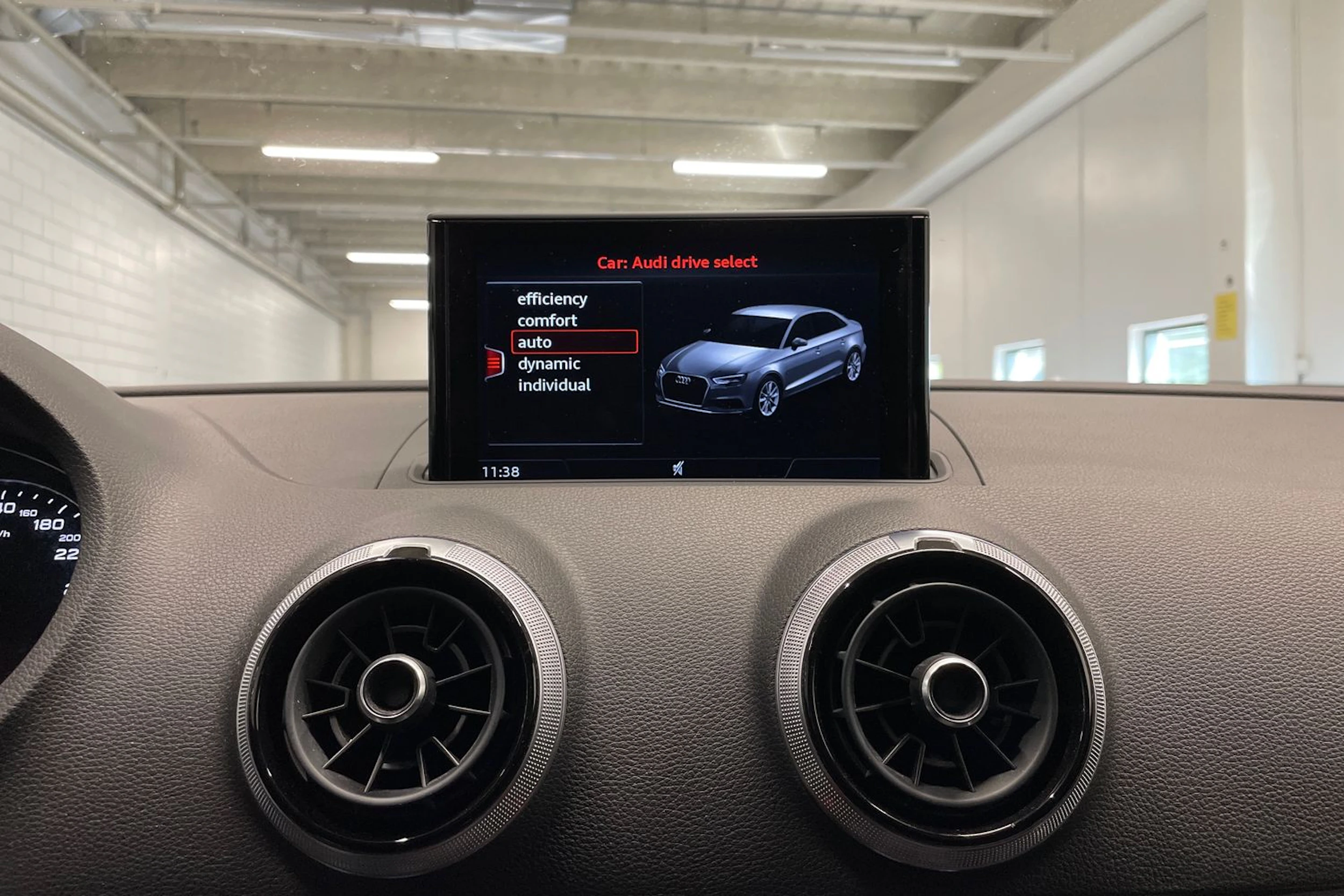 valkoinen Audi A3 2017 kuva 19.