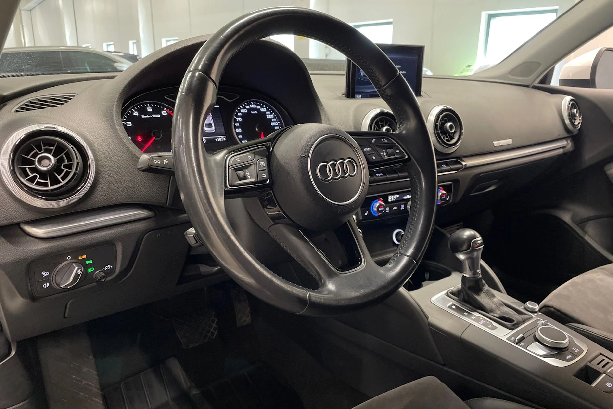 valkoinen Audi A3 2017 kuva 25.