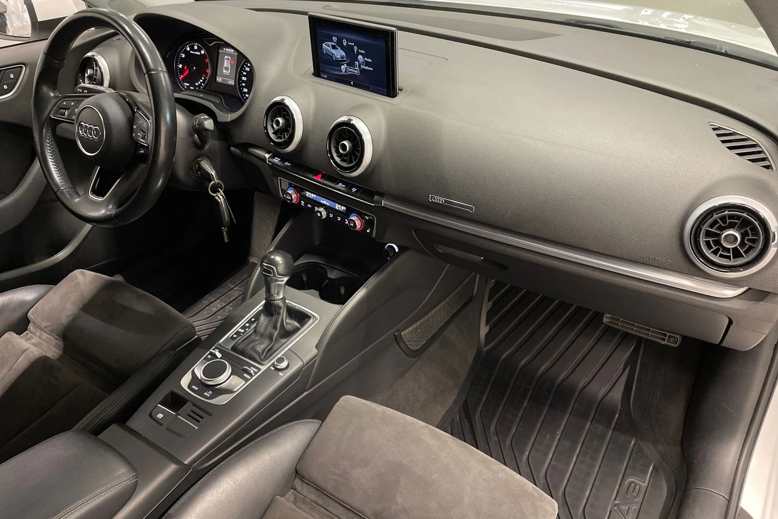 valkoinen Audi A3 2017 kuva 27.