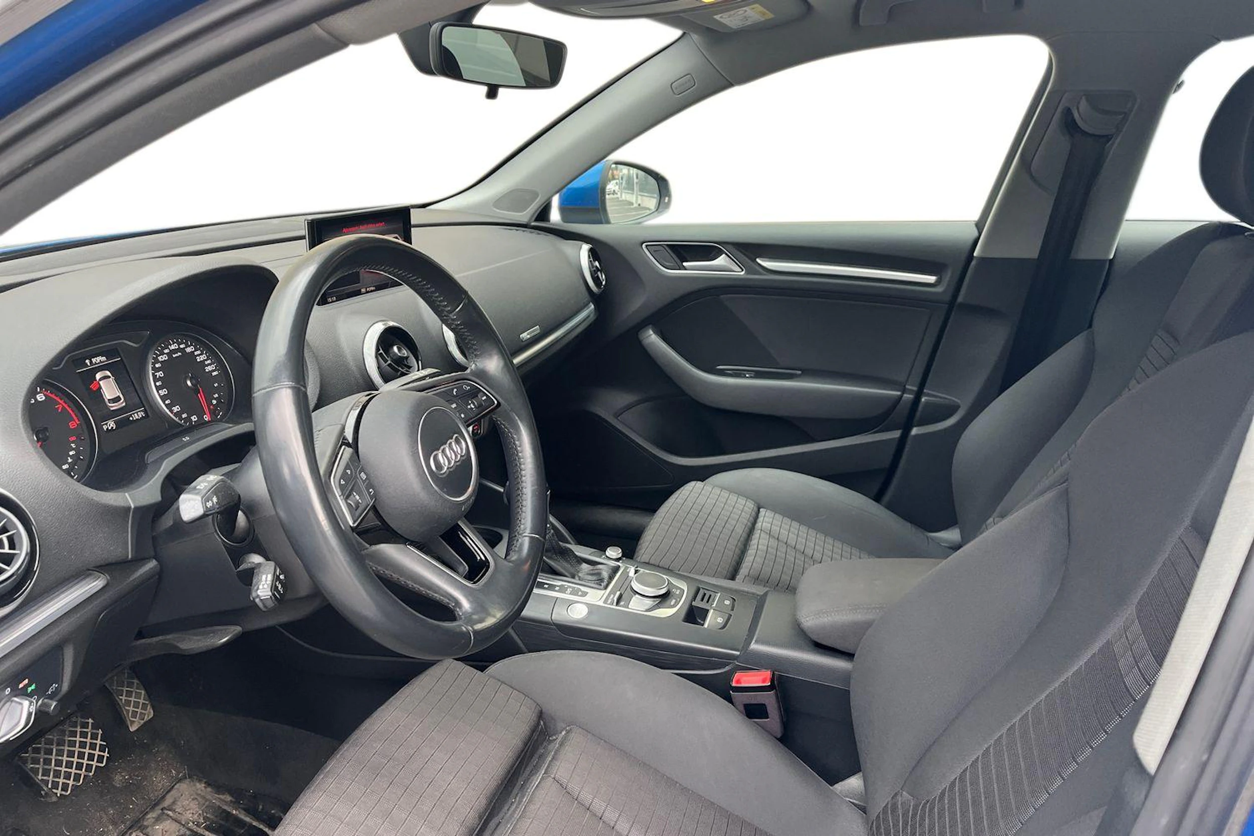 sininen Audi A3 2017 kuva 3.
