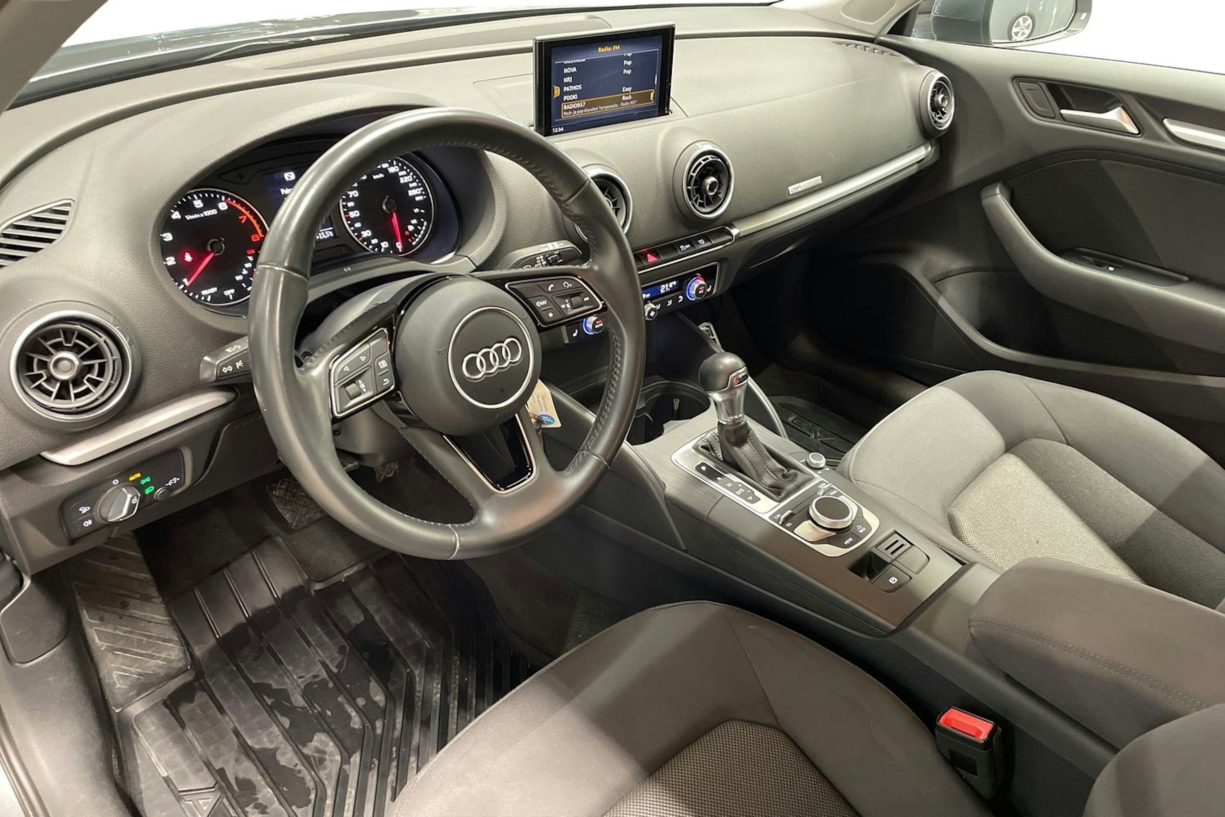 harmaa Audi A3 2017 kuva 7.