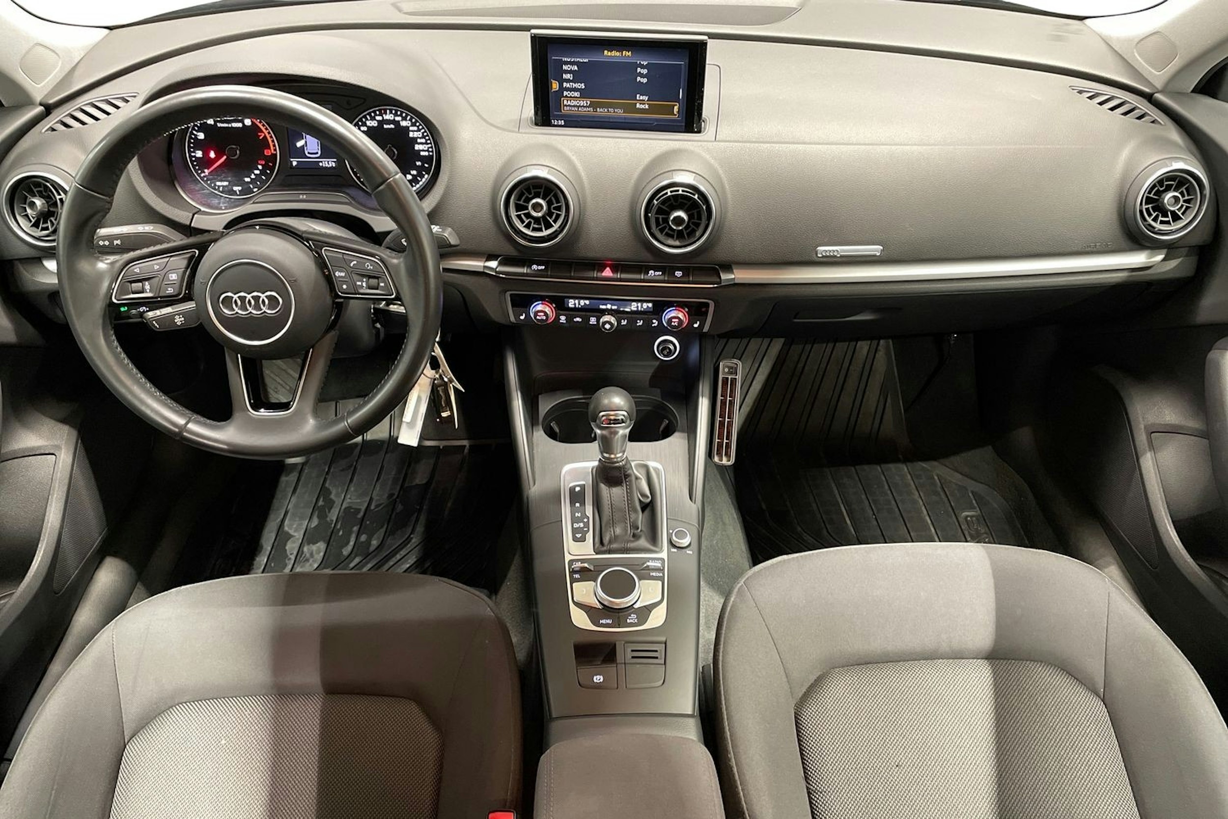 harmaa Audi A3 2017 kuva 9.