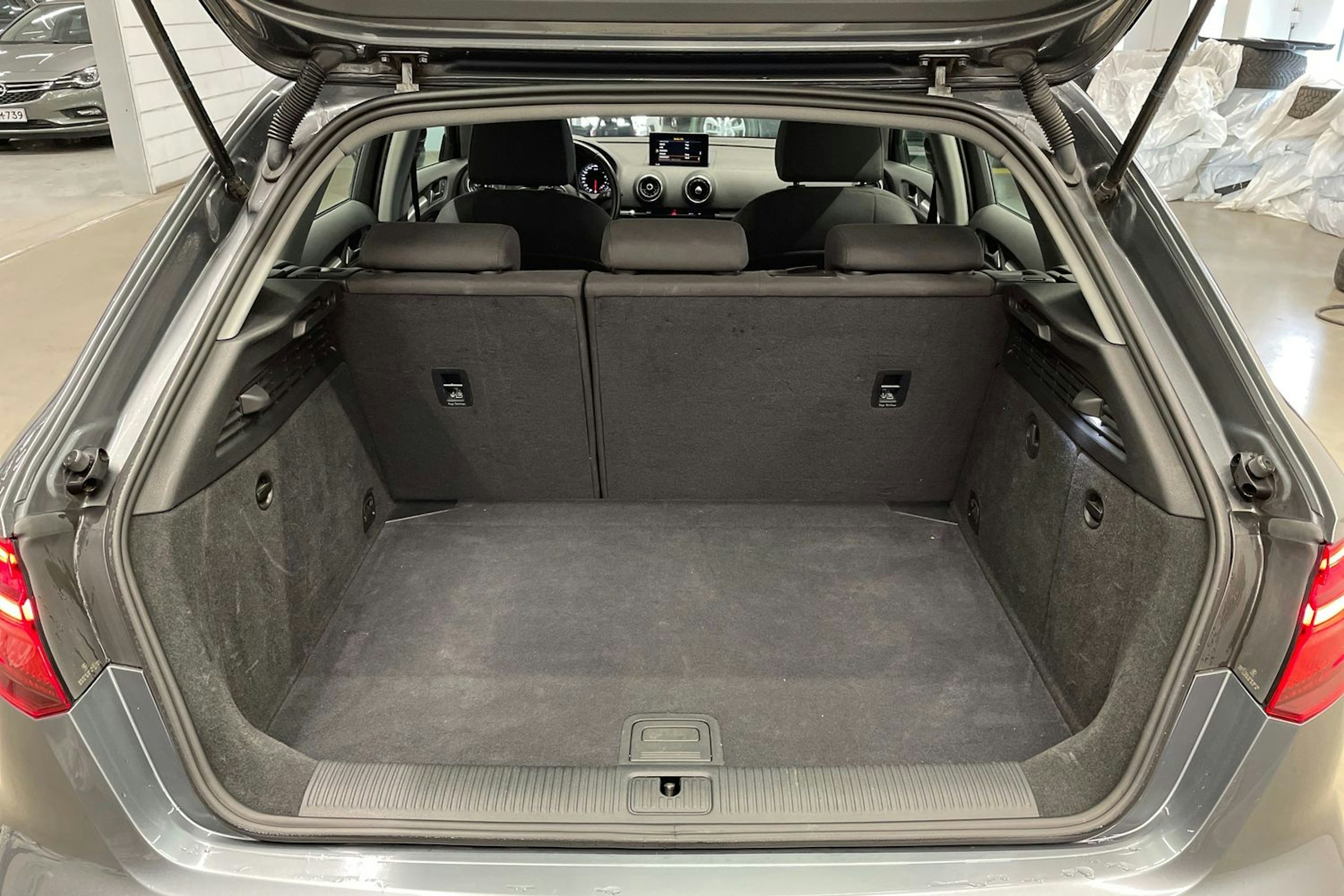 harmaa Audi A3 2017 kuva 16.