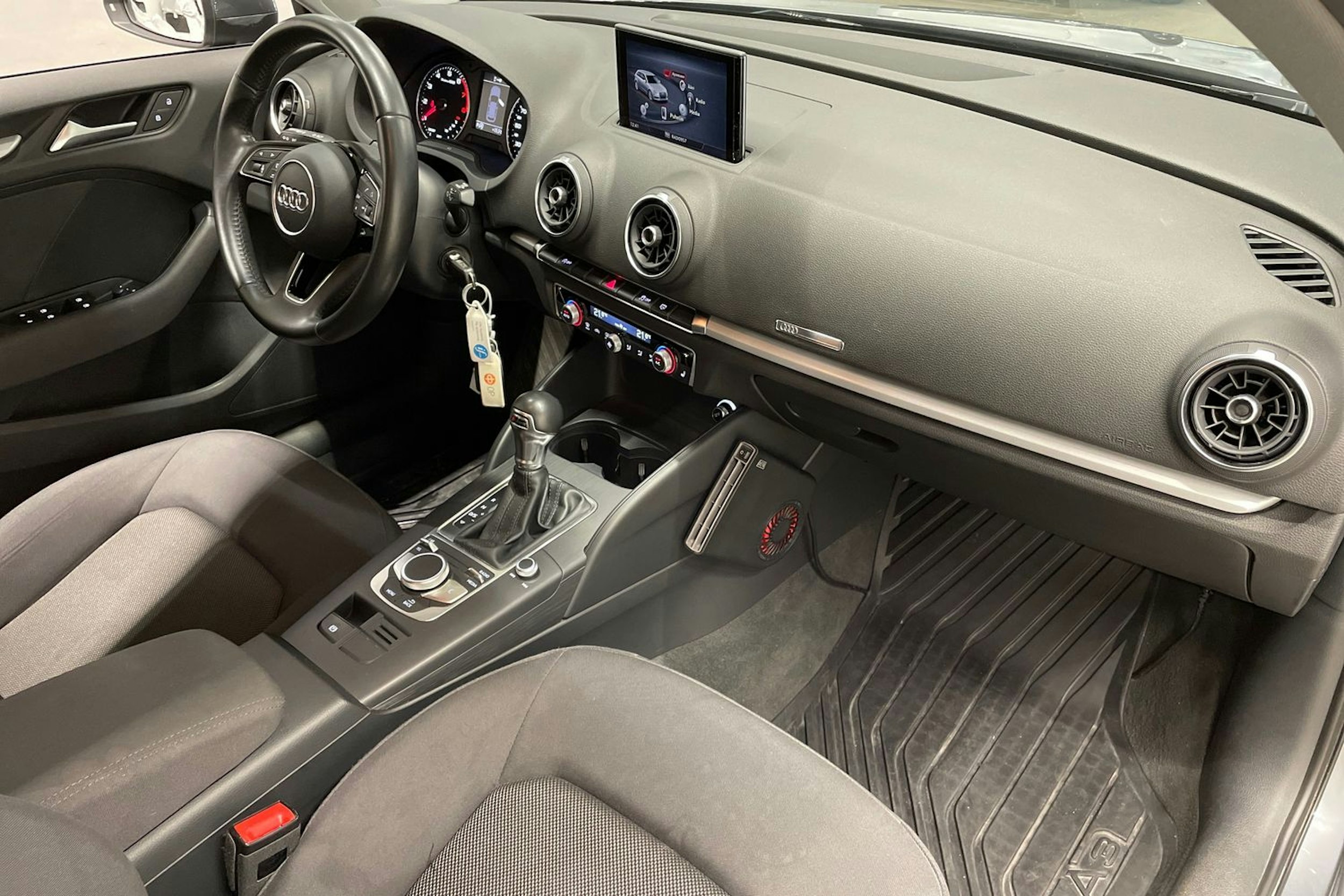 harmaa Audi A3 2017 kuva 29.