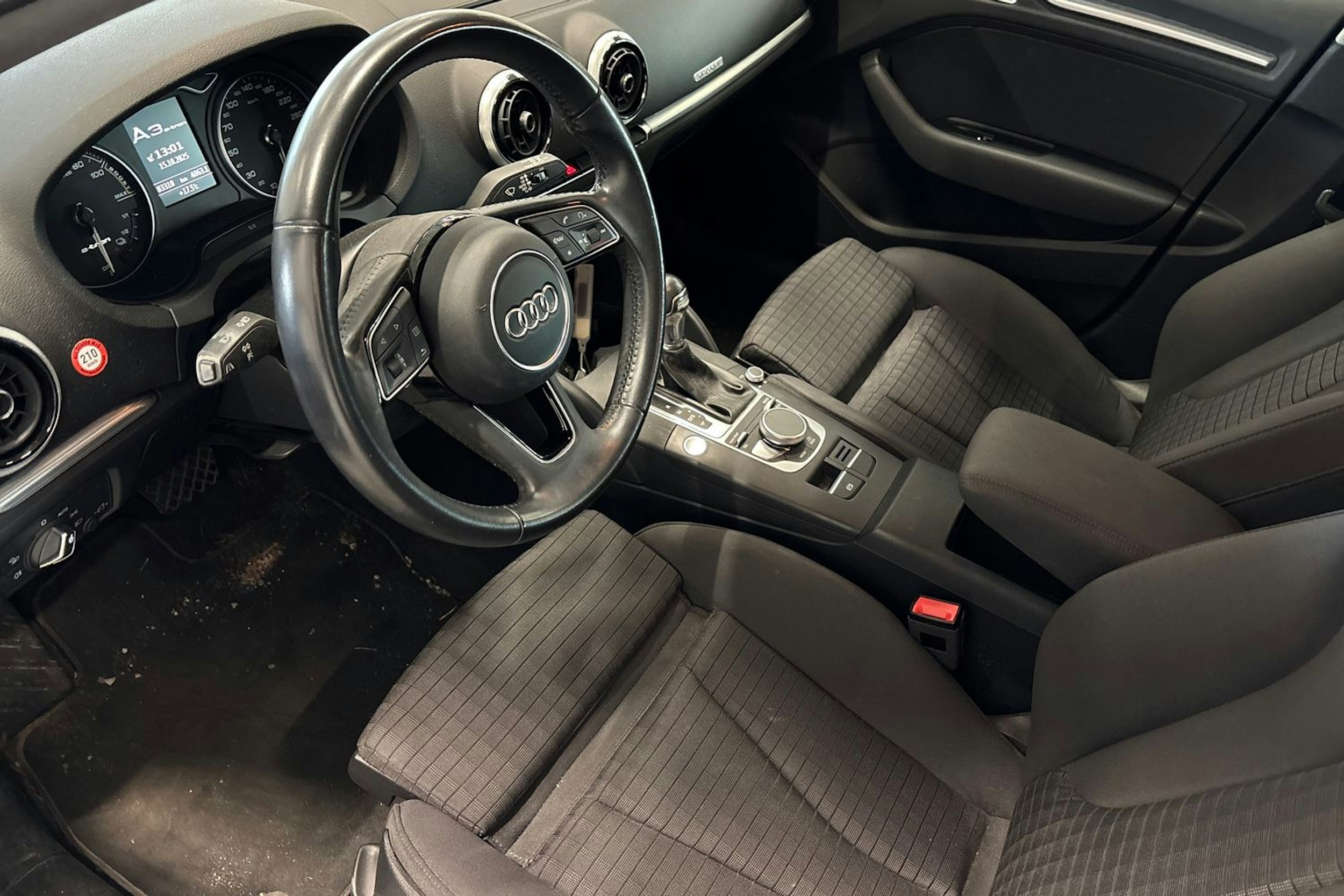 harmaa Audi A3 2017 kuva 3.