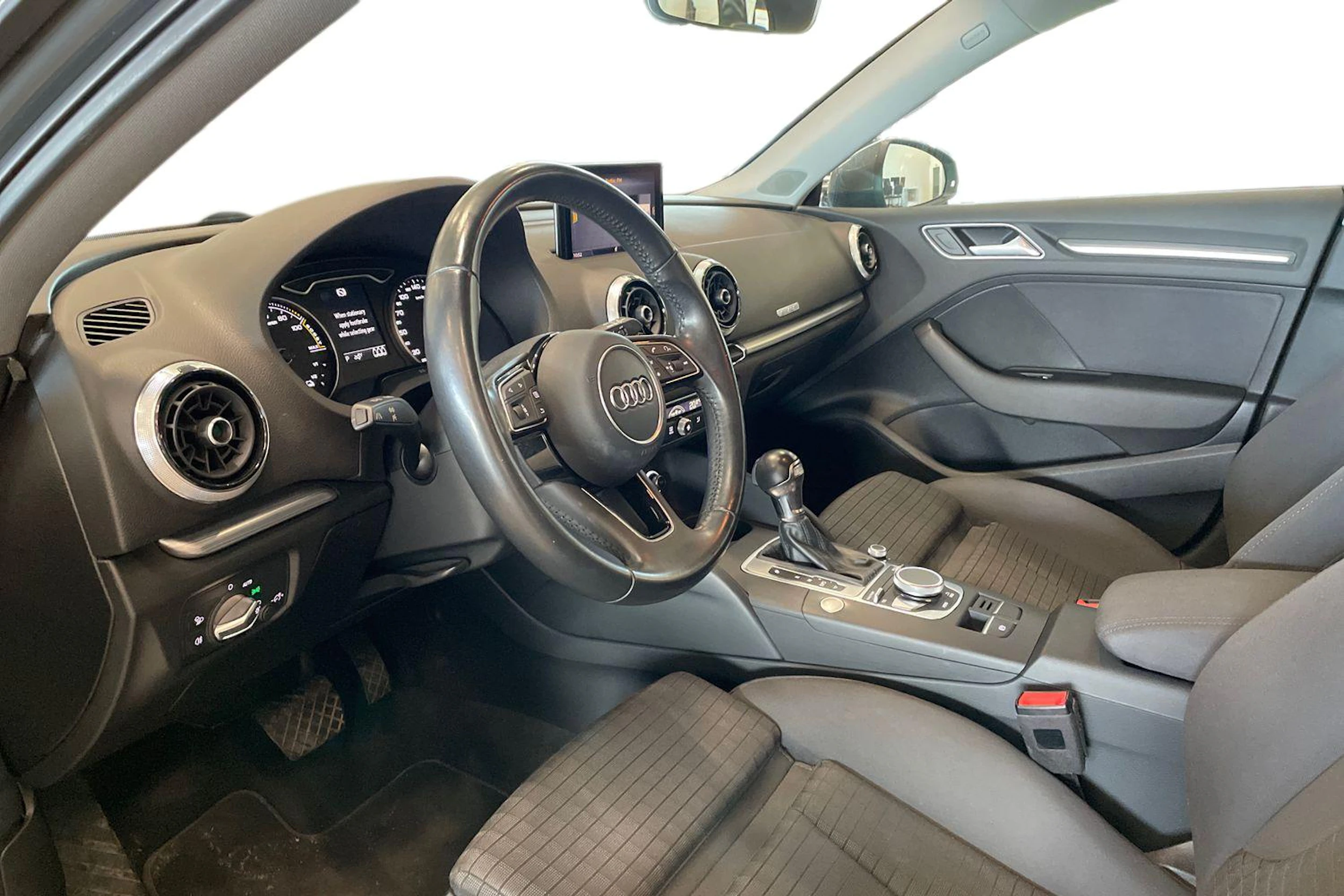 Harmaa Audi A3 2017 kuva 6.