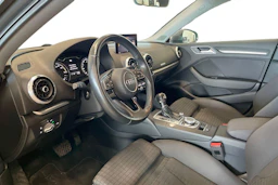 Harmaa Audi A3 2017 kuva 6.