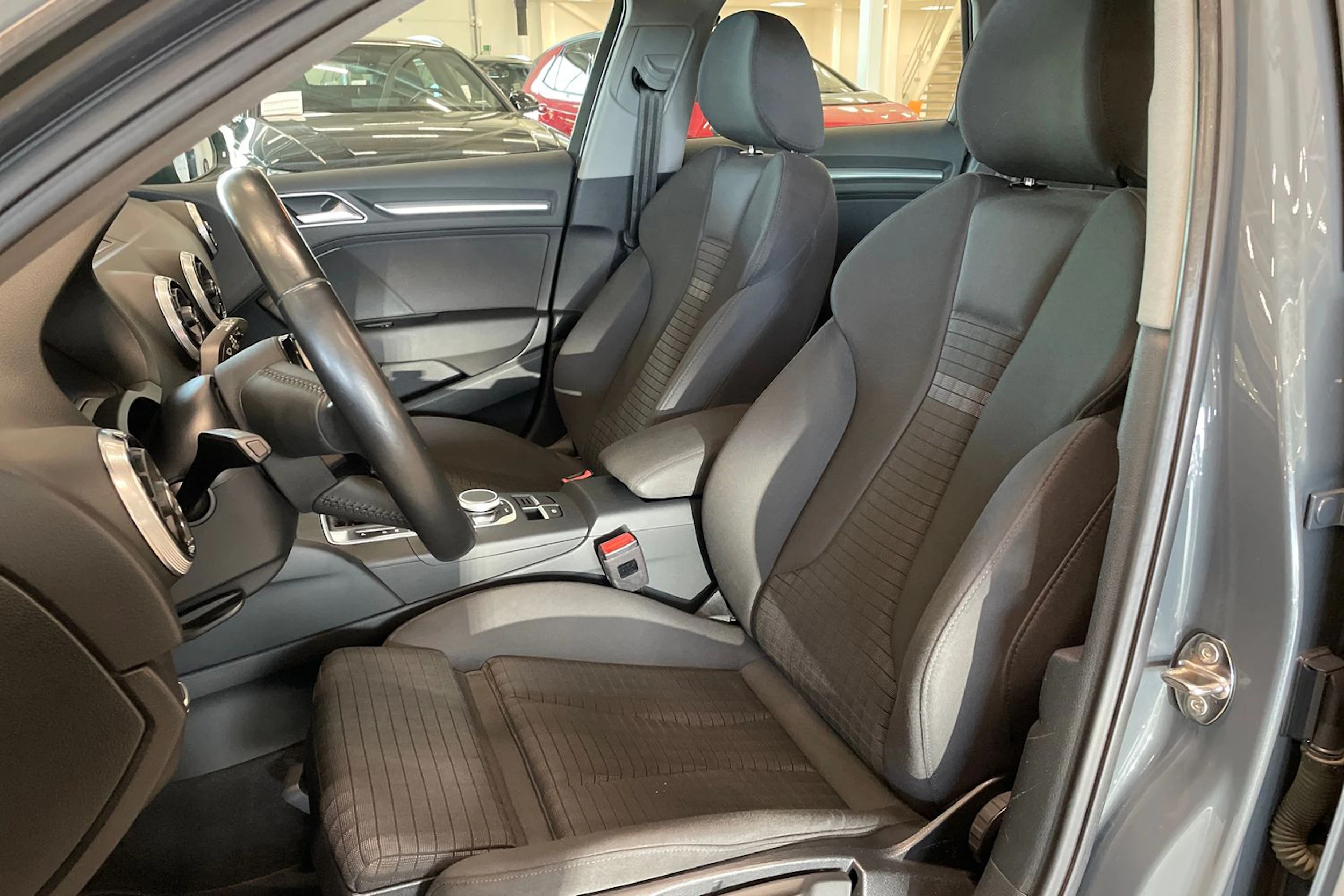 Harmaa Audi A3 2017 kuva 11.