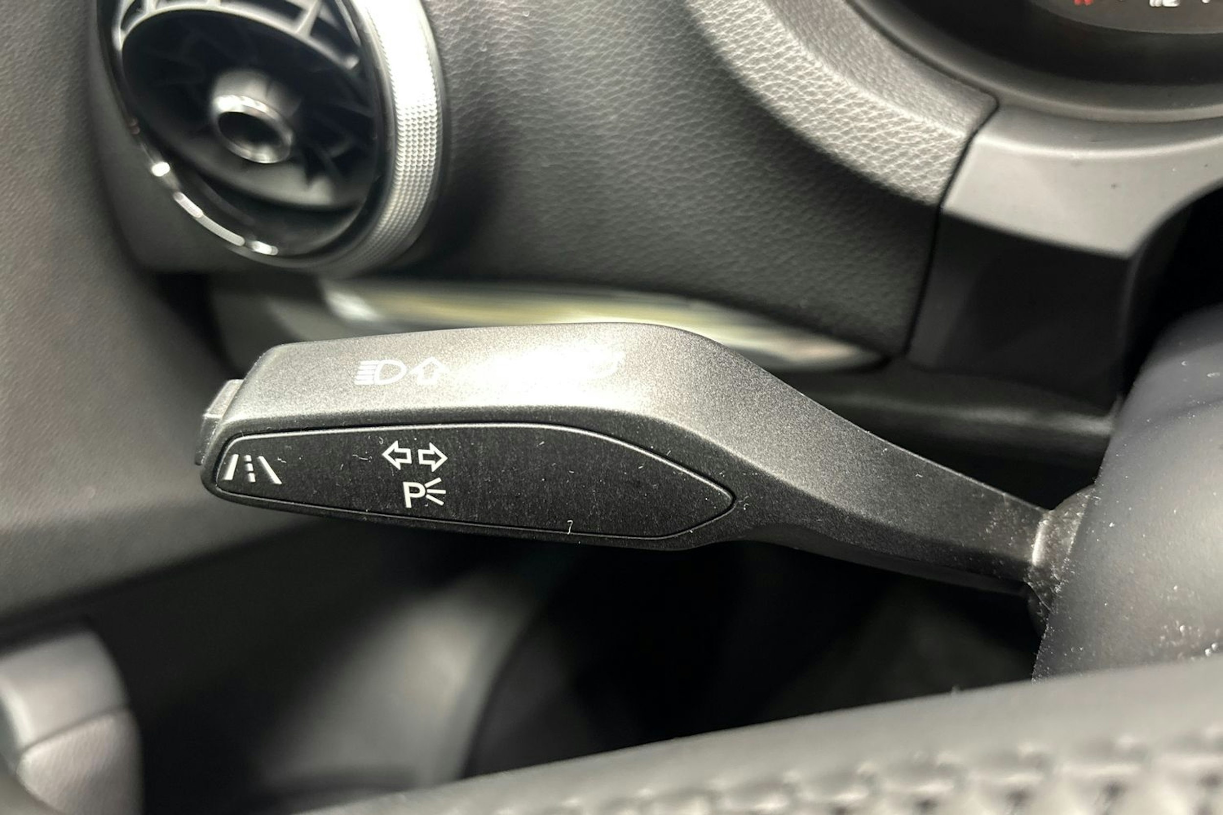 valkoinen Audi A3 2018 kuva 14.