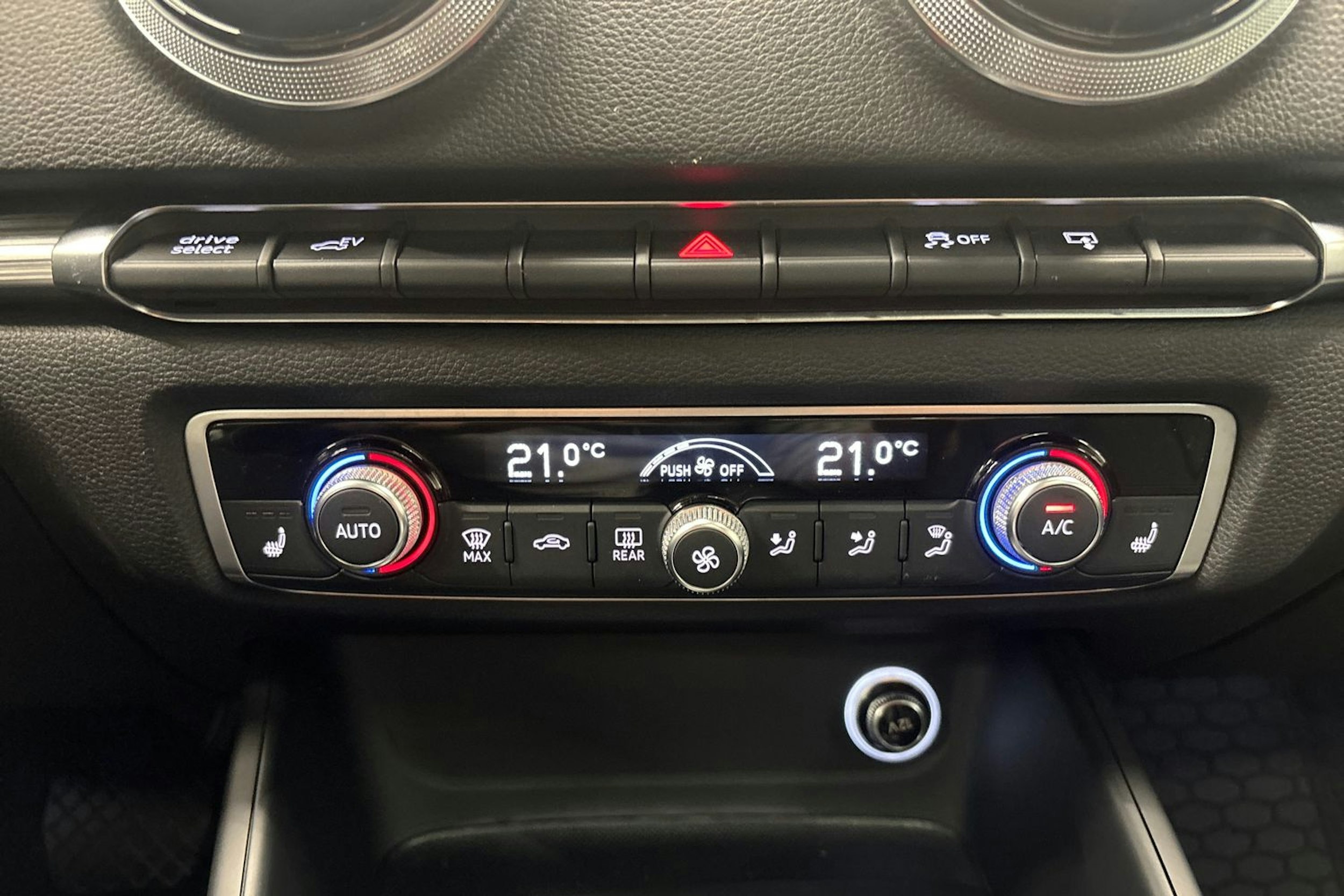 valkoinen Audi A3 2018 kuva 19.