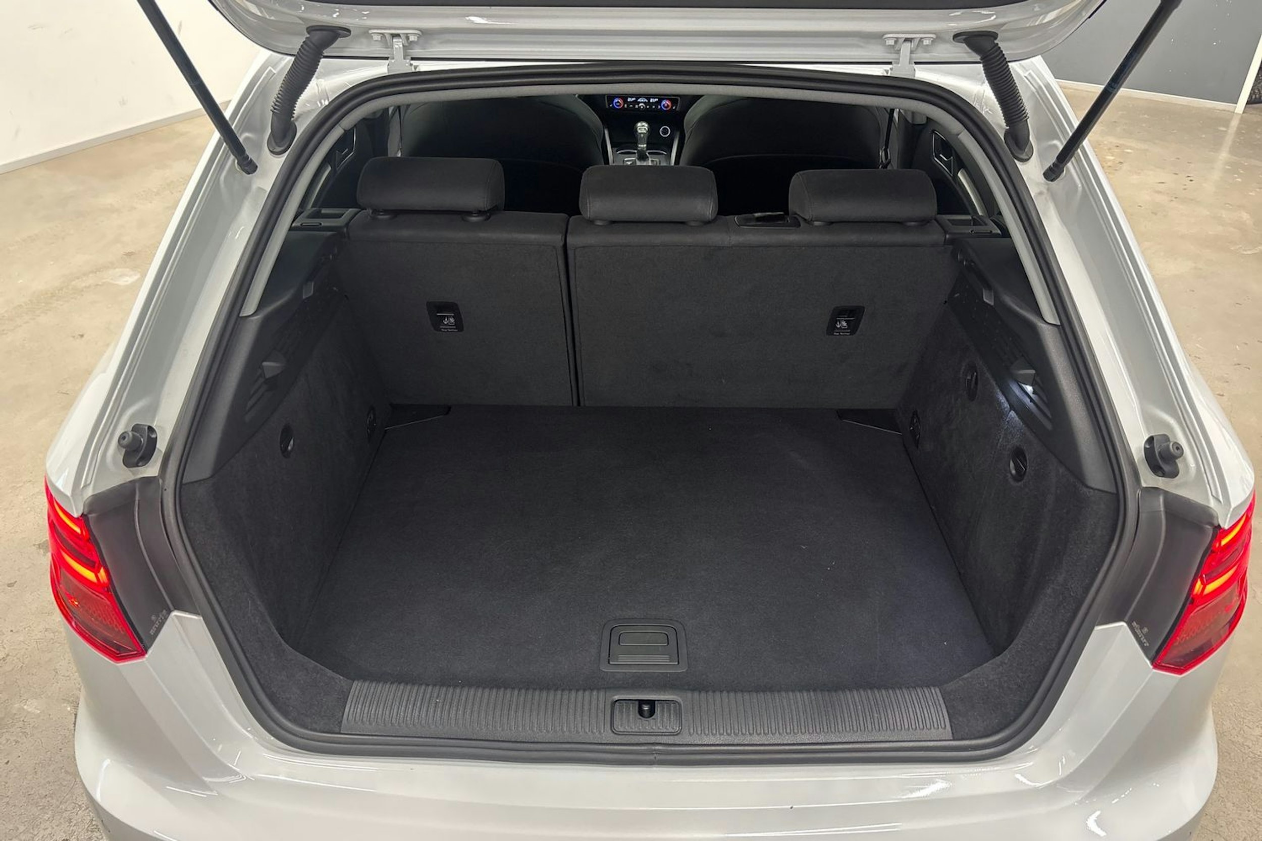 valkoinen Audi A3 2018 kuva 24.