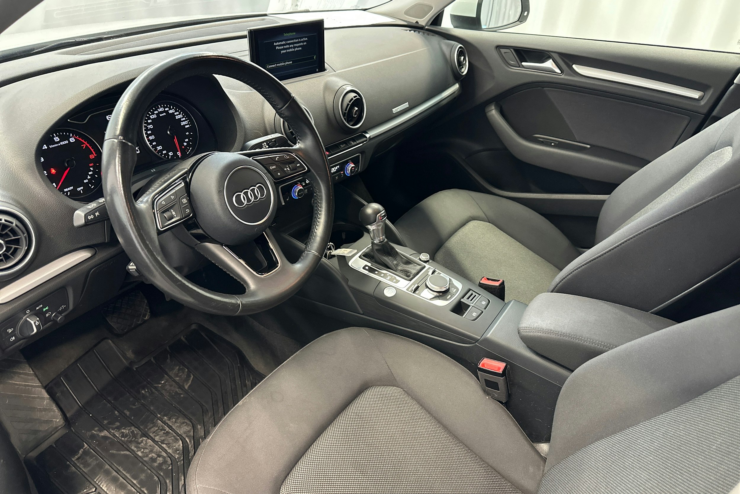 valkoinen Audi A3 2017 kuva 6.