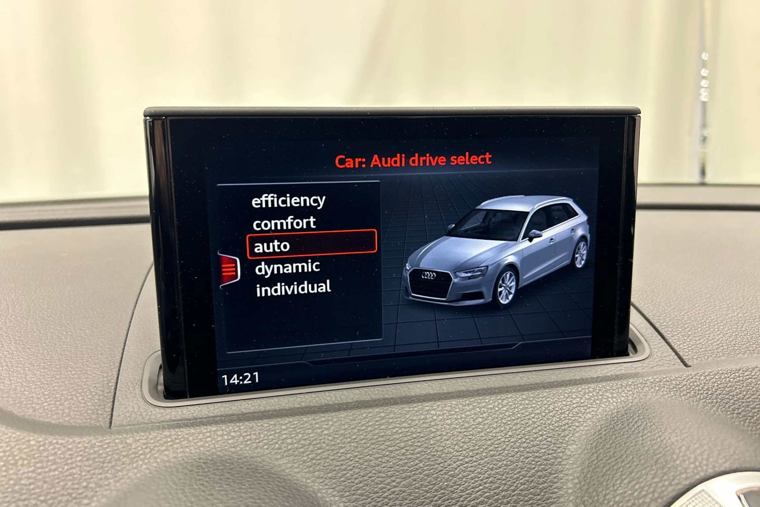 keltainen Audi A3 2017 kuva 20.