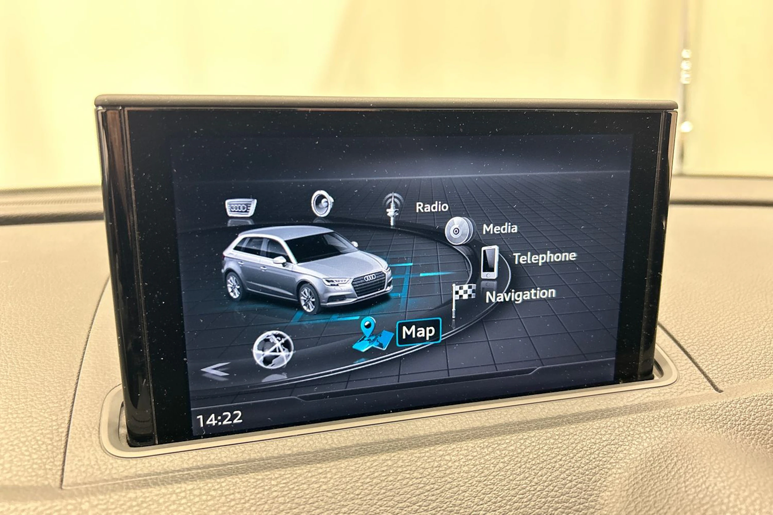 keltainen Audi A3 2017 kuva 22.