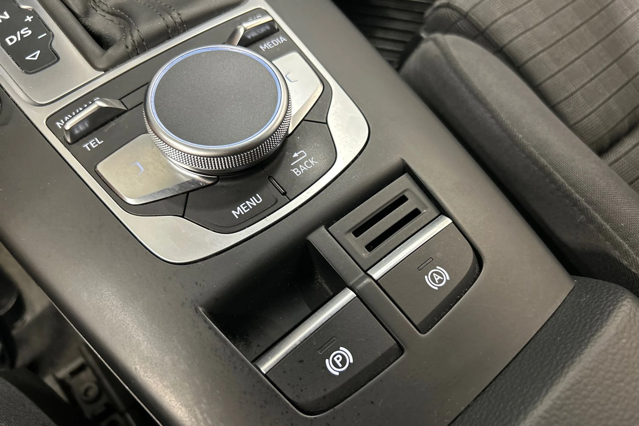 keltainen Audi A3 2017 kuva 25.