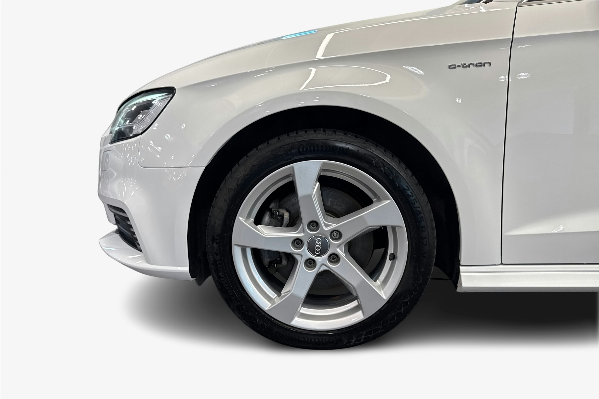 valkoinen Audi A3 2017 kuva 11.