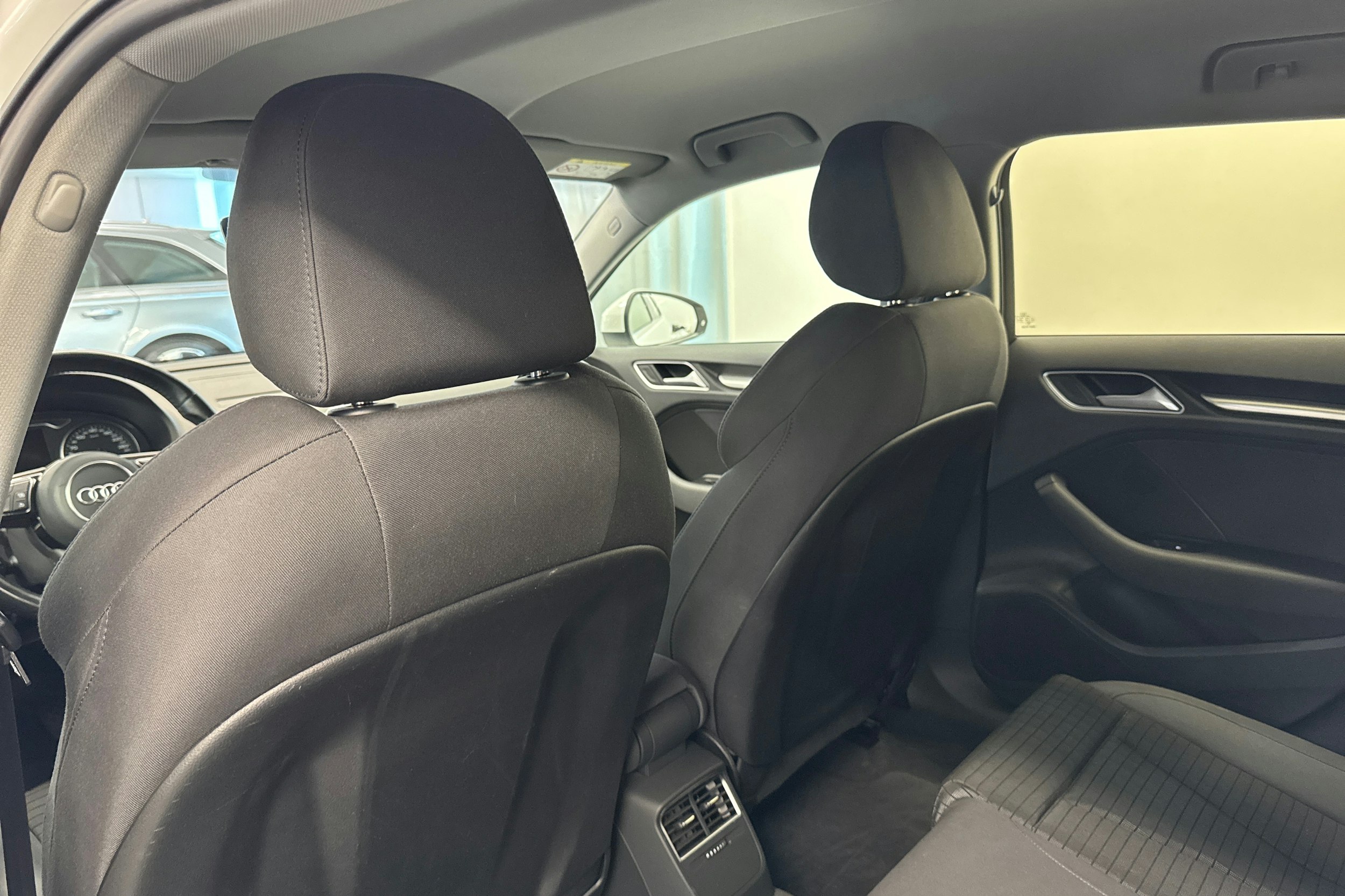 valkoinen Audi A3 2017 kuva 14.