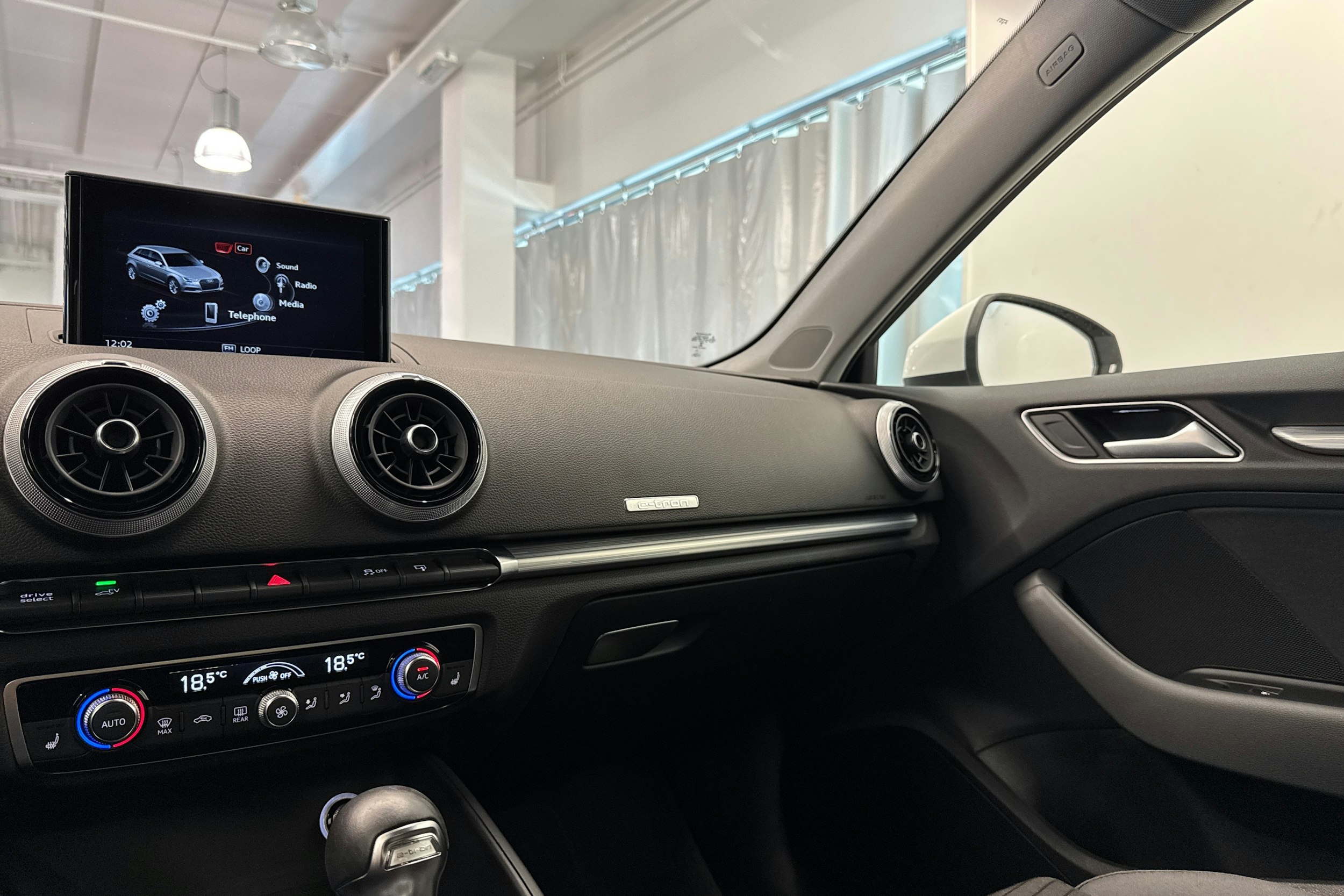 valkoinen Audi A3 2017 kuva 31.