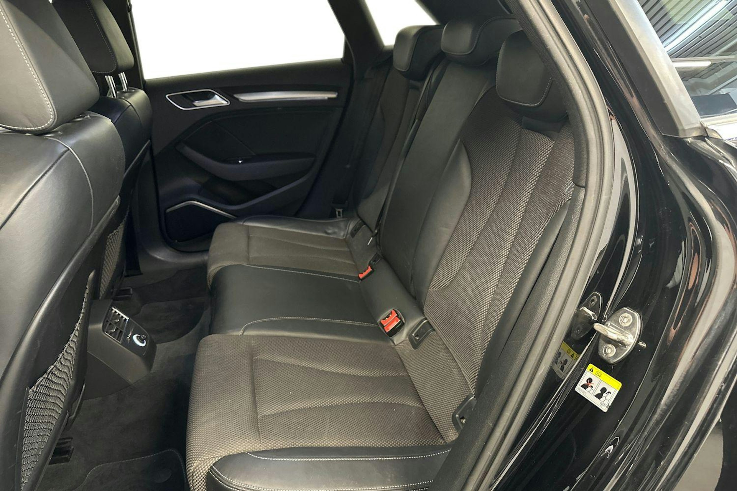 musta Audi A3 2017 kuva 10.