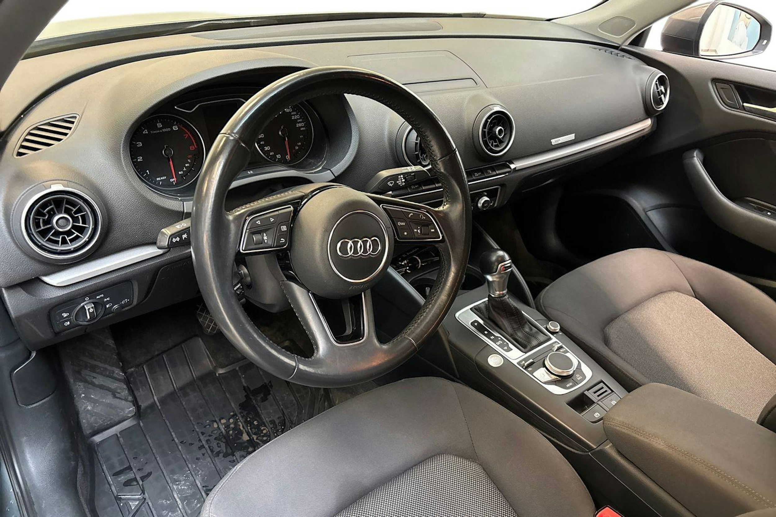 harmaa Audi A3 2017 kuva 6.