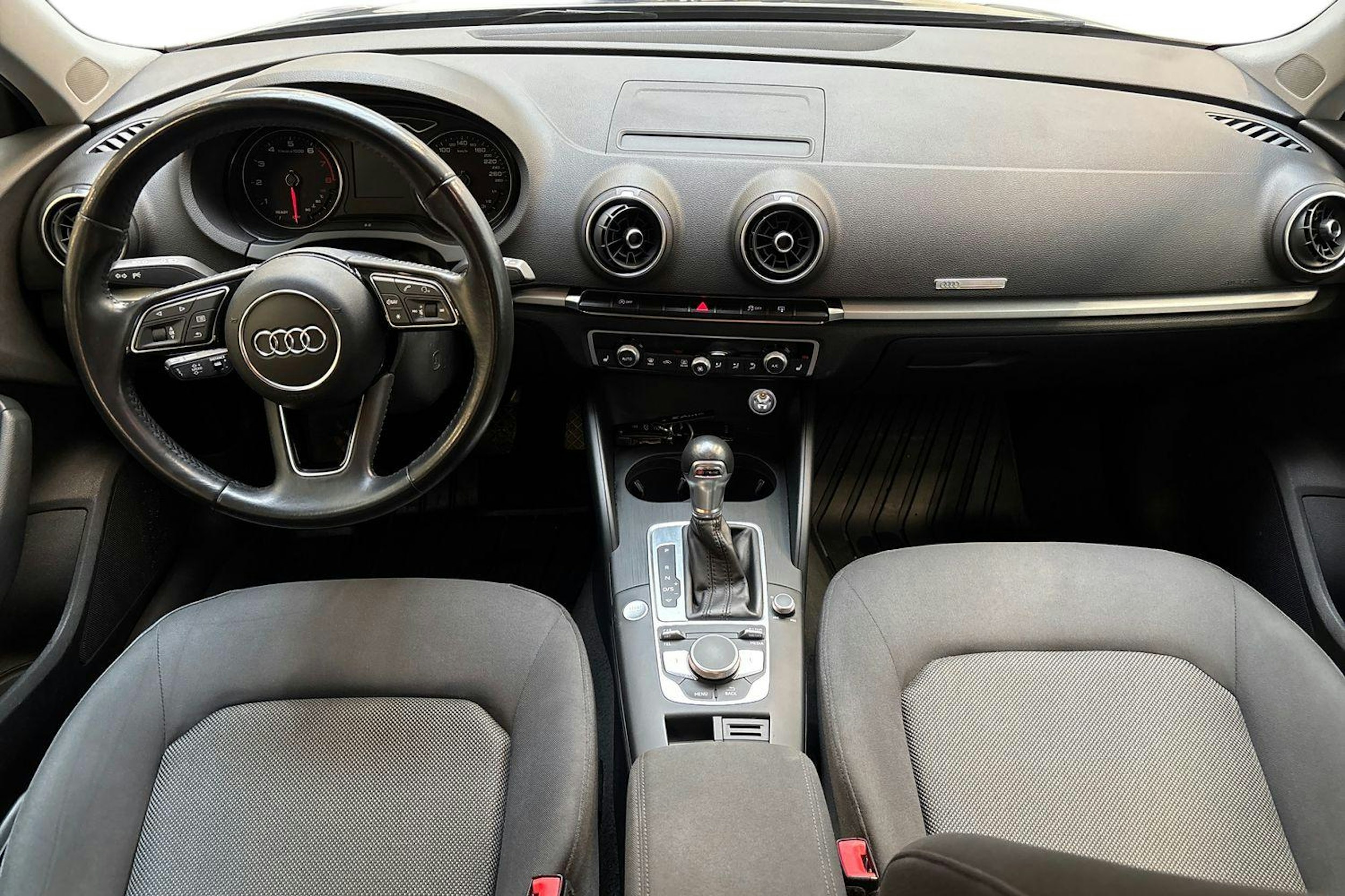 harmaa Audi A3 2017 kuva 7.