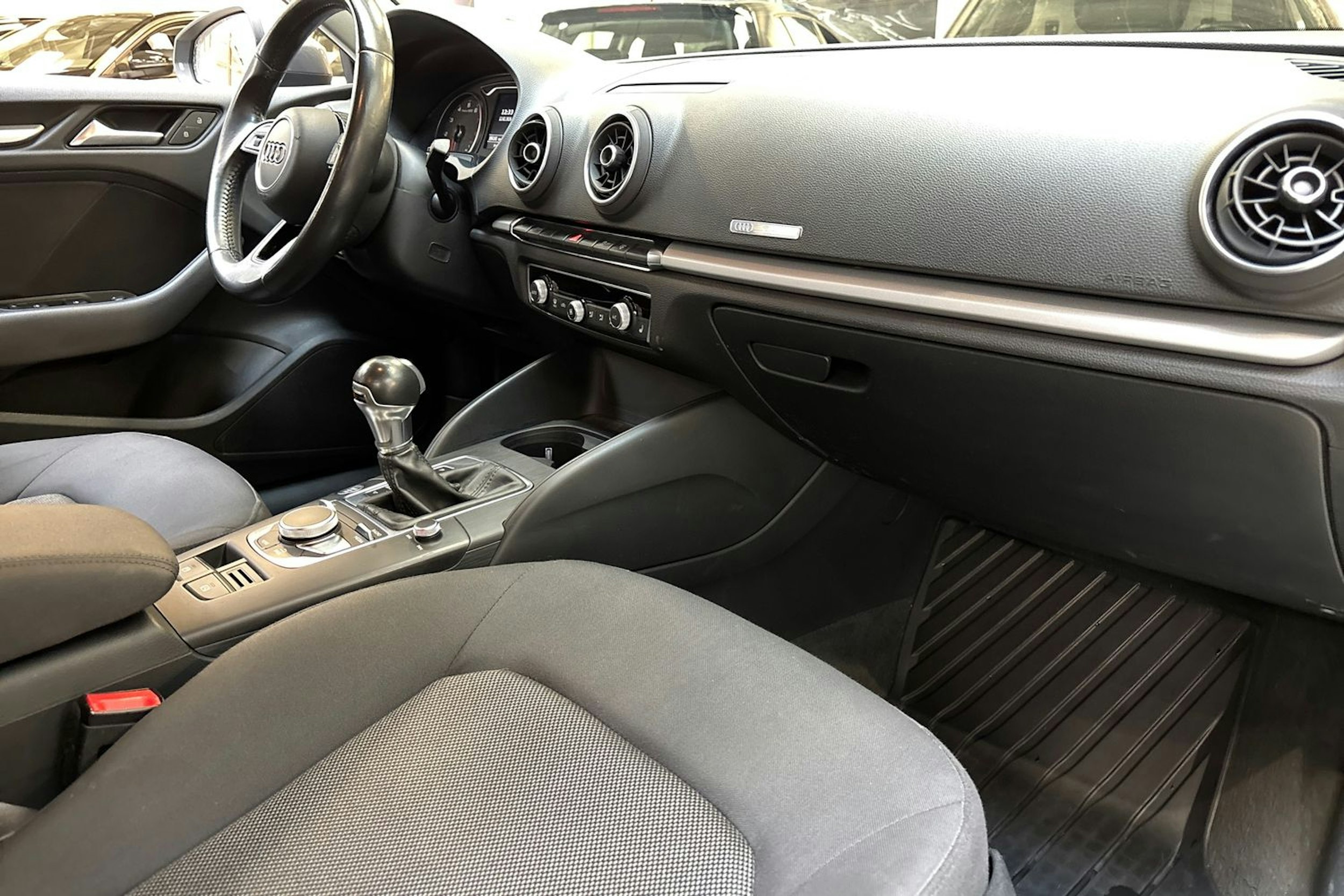 harmaa Audi A3 2017 kuva 21.