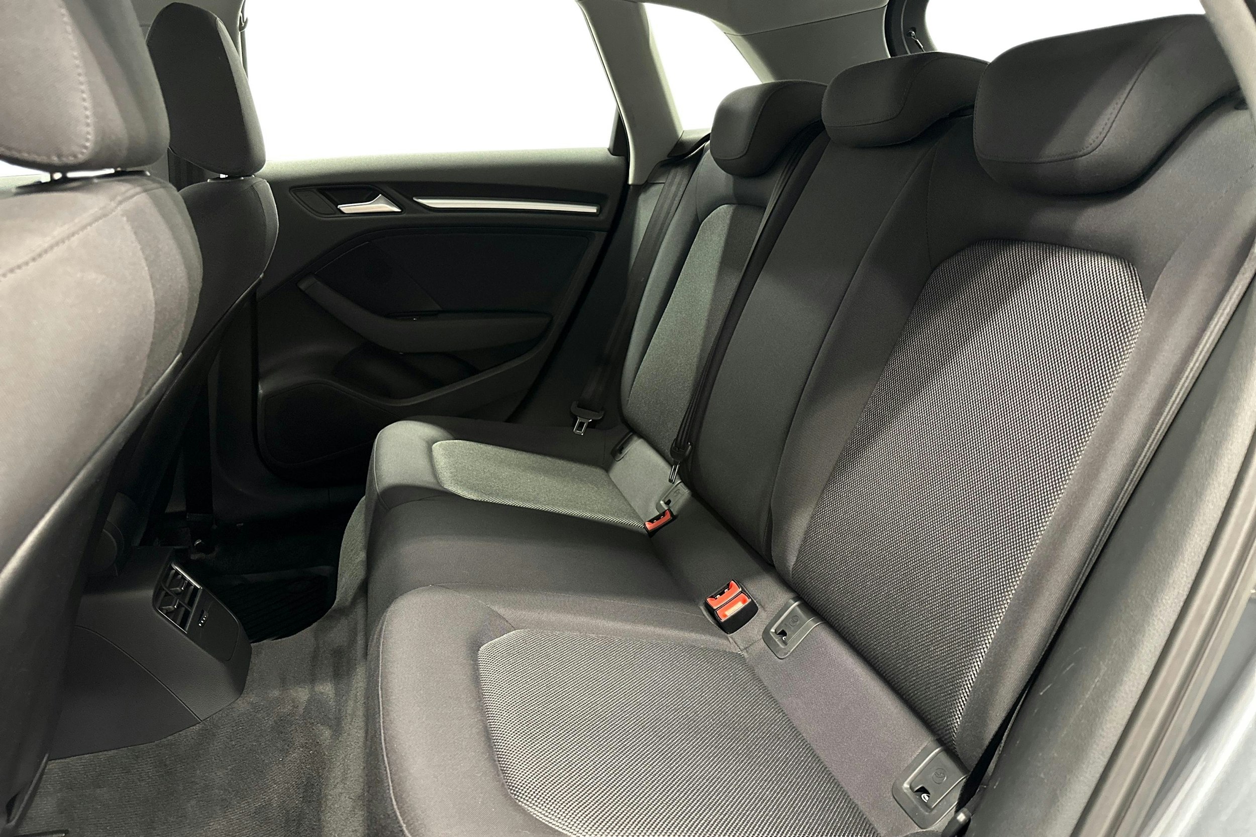 harmaa Audi A3 2017 kuva 10.
