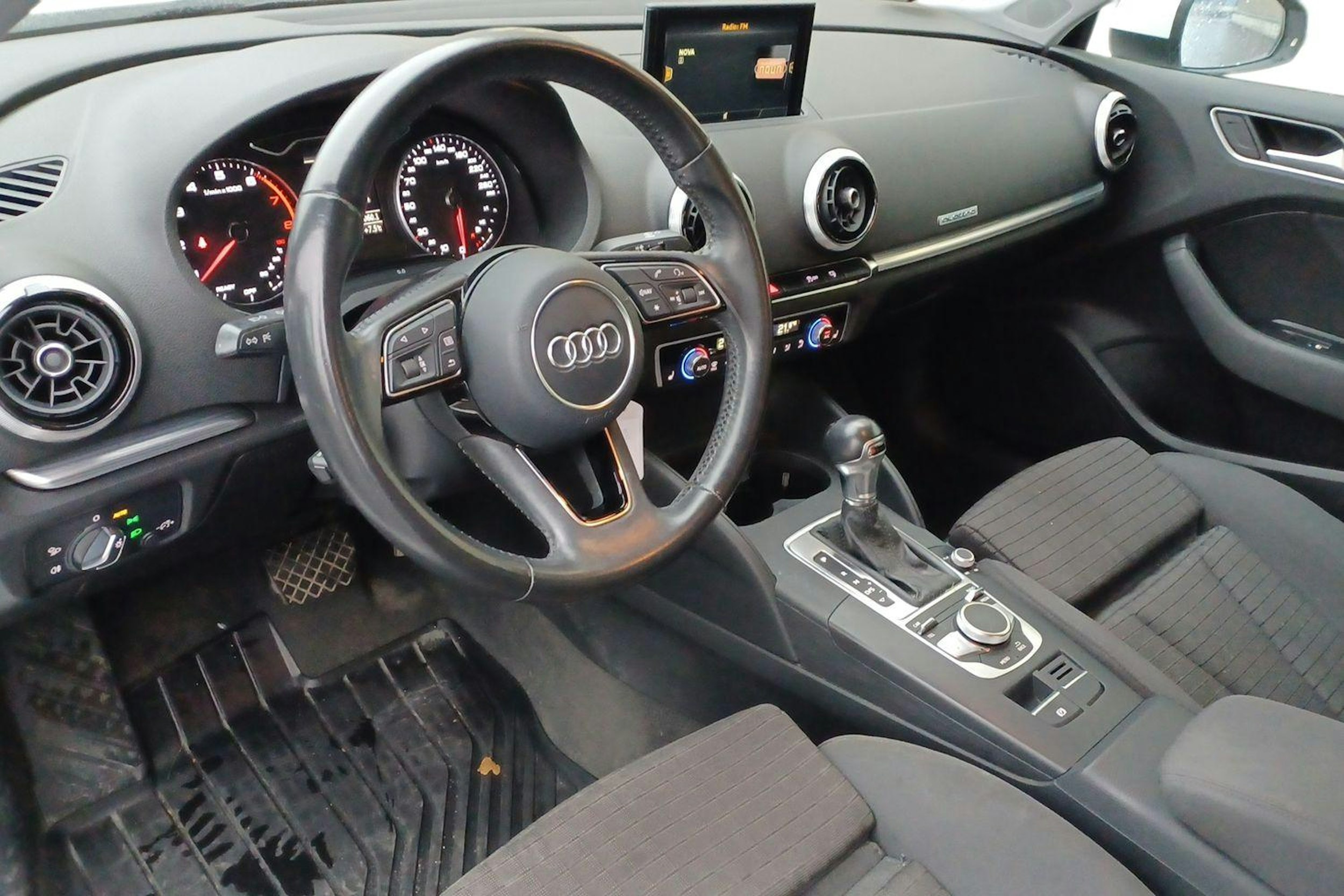 valkoinen Audi A3 2017 kuva 3.