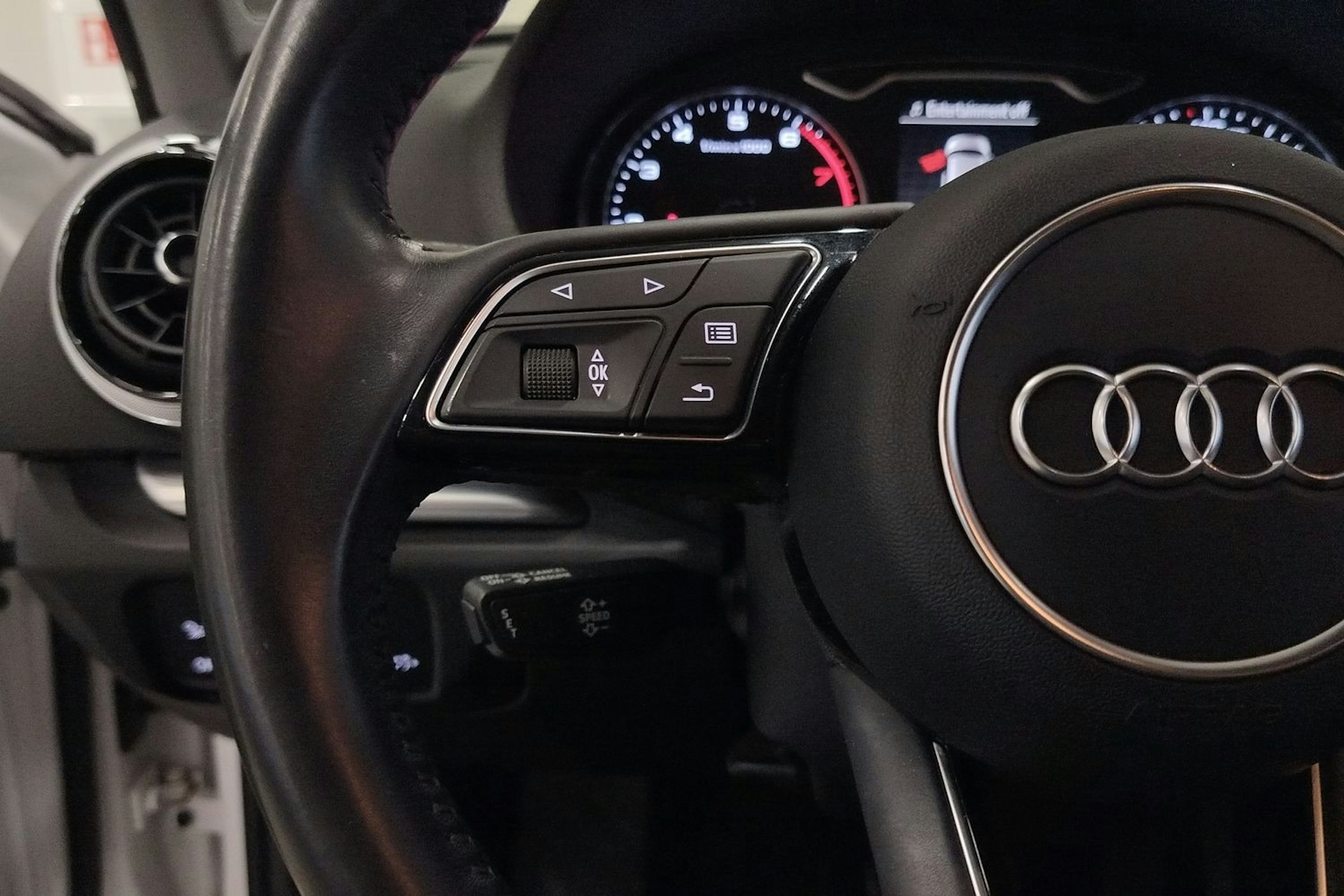 valkoinen Audi A3 2017 kuva 16.