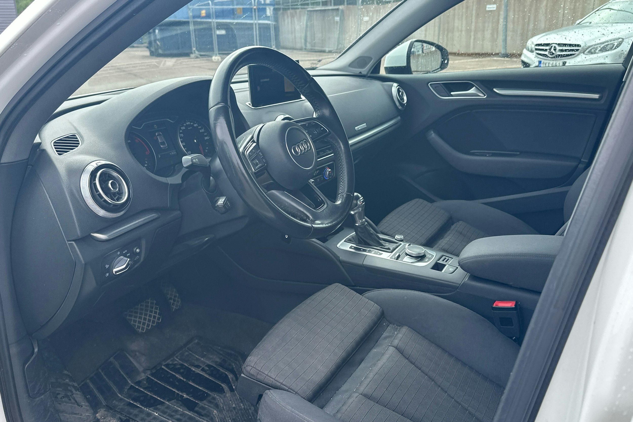 valkoinen Audi A3 2017 kuva 3.