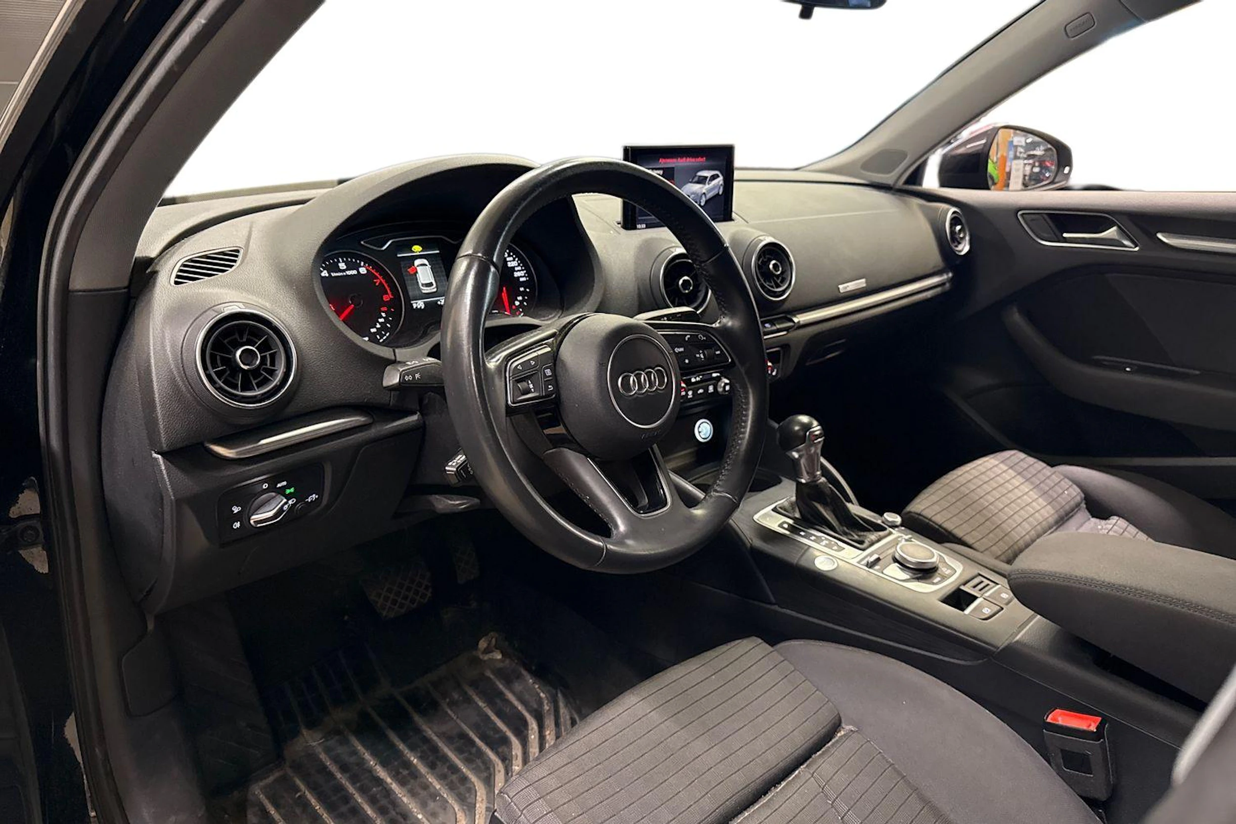 musta Audi A3 2017 kuva 3.