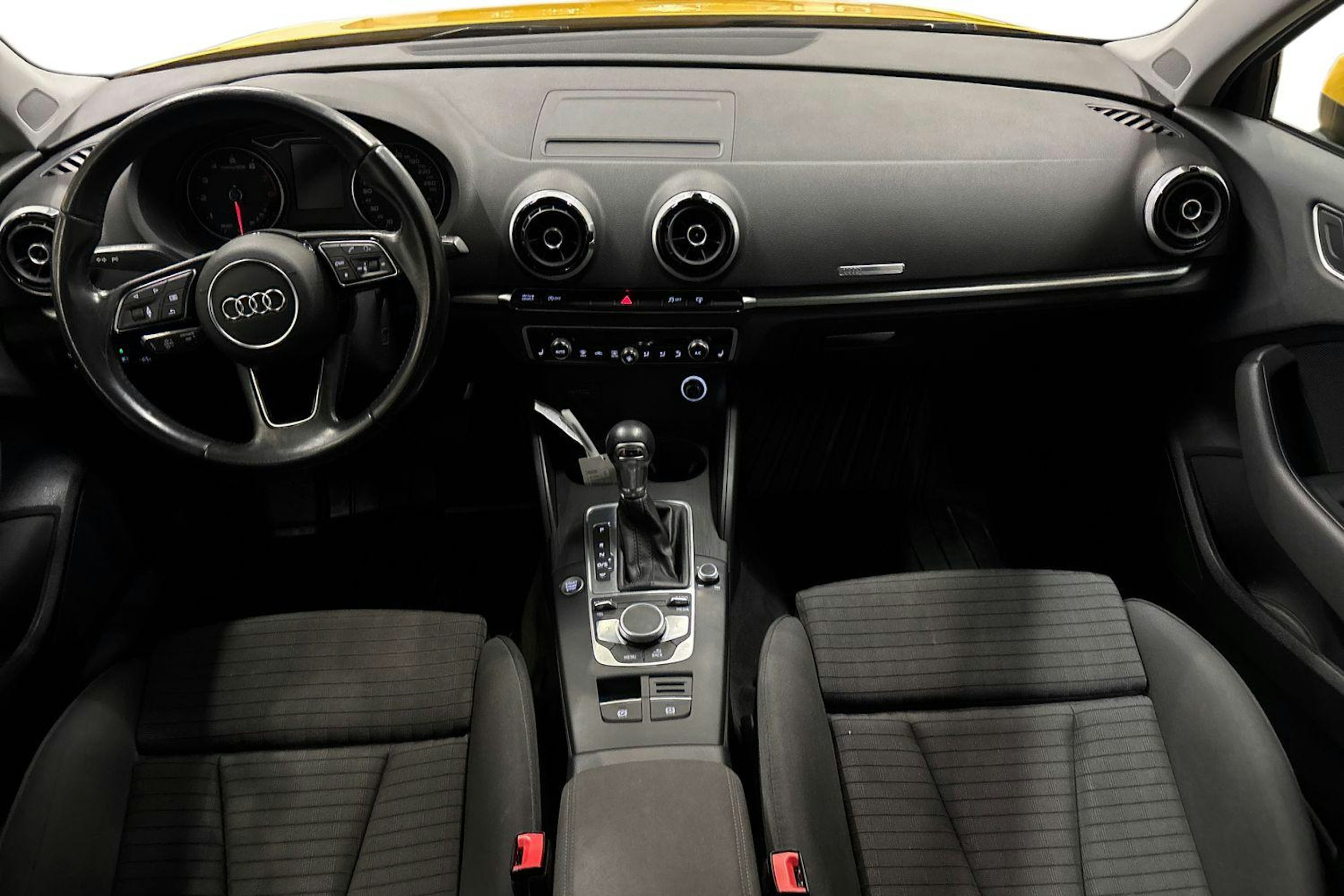 keltainen Audi A3 2017 kuva 9.