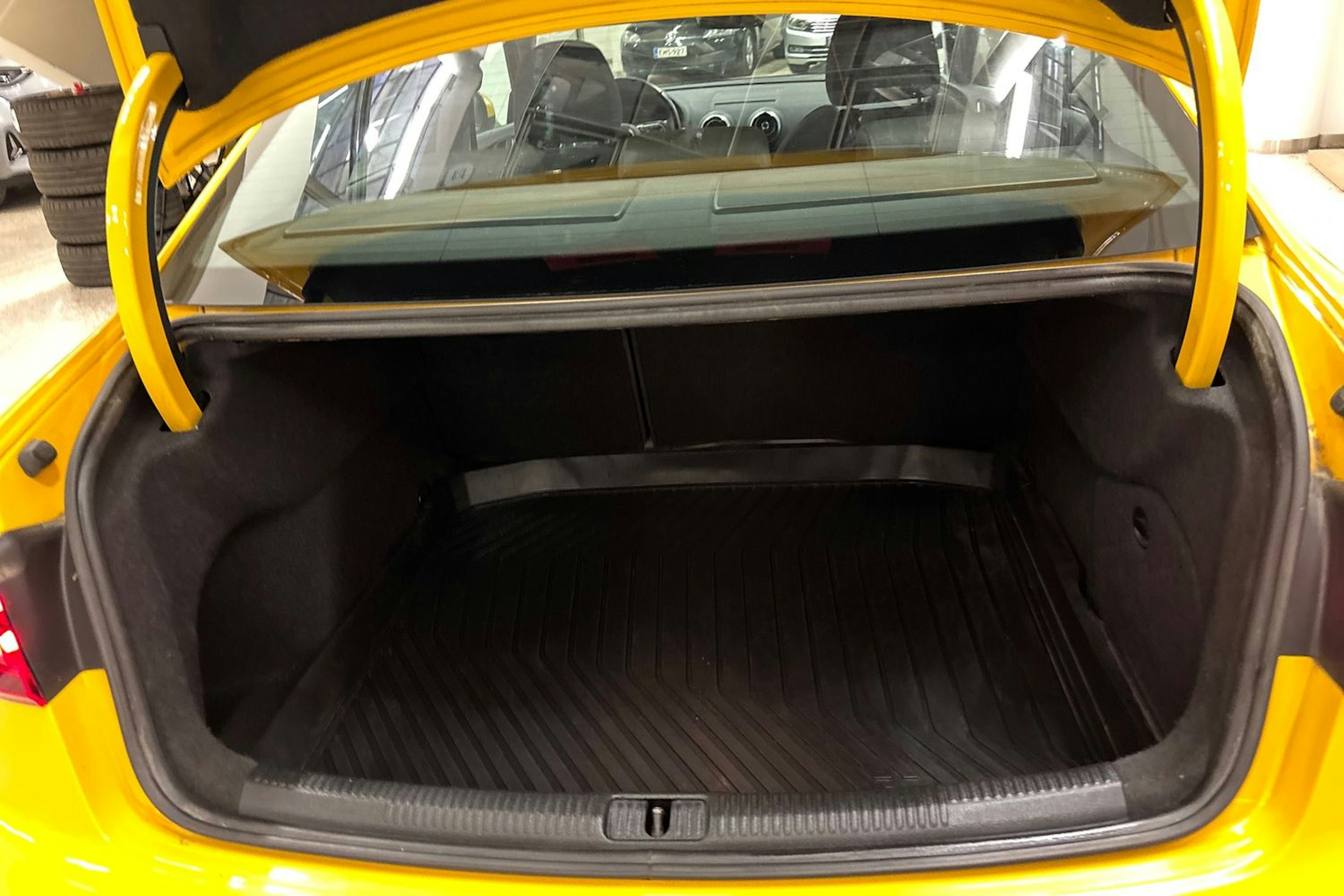 keltainen Audi A3 2017 kuva 14.