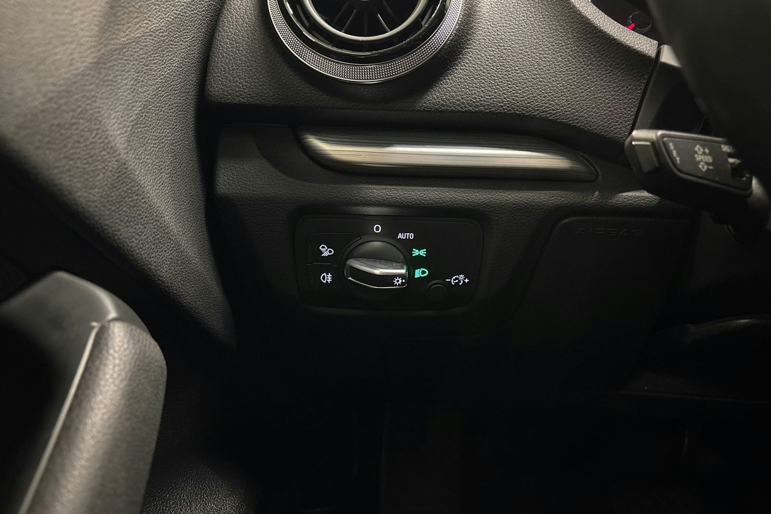 keltainen Audi A3 2017 kuva 15.