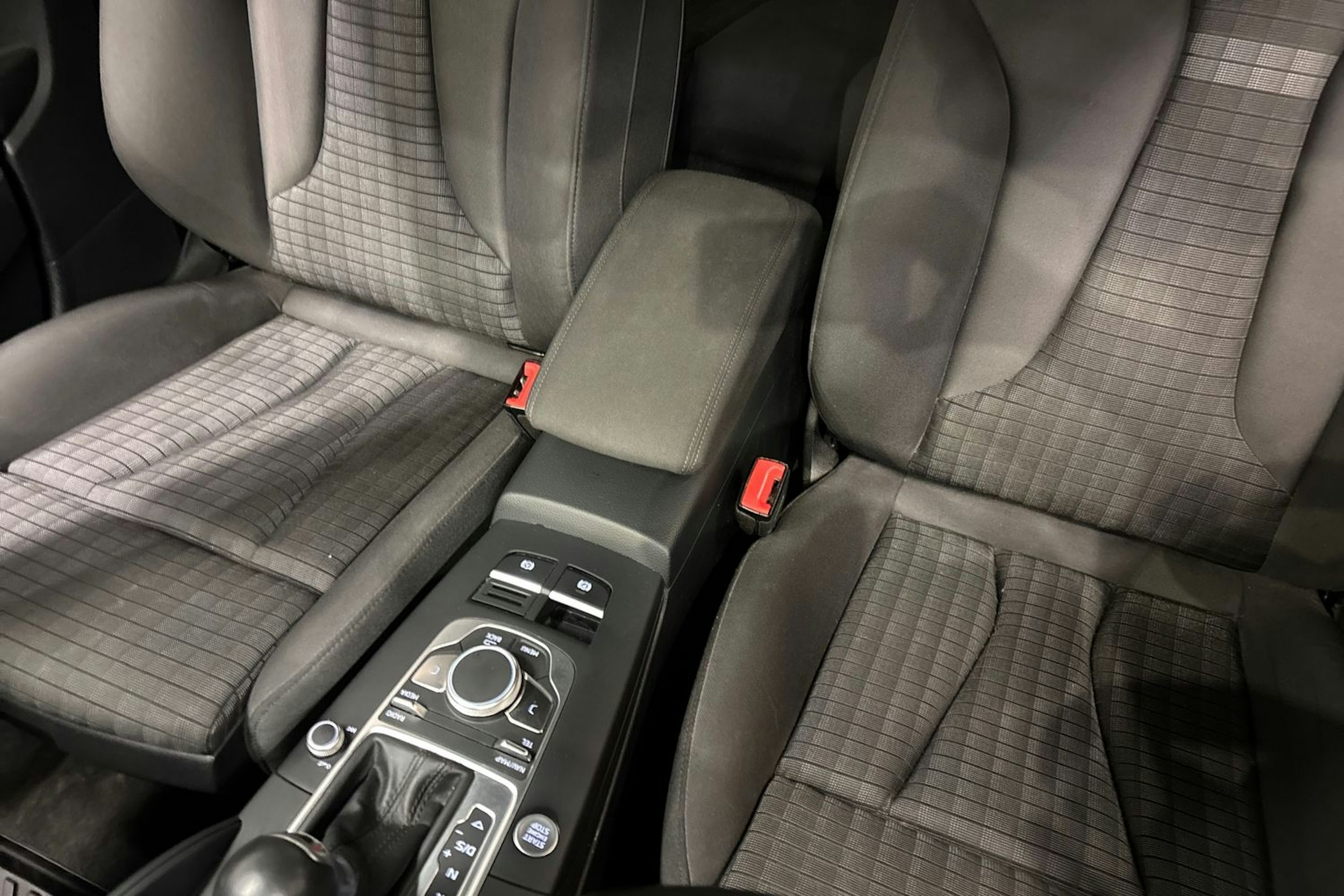 keltainen Audi A3 2017 kuva 21.