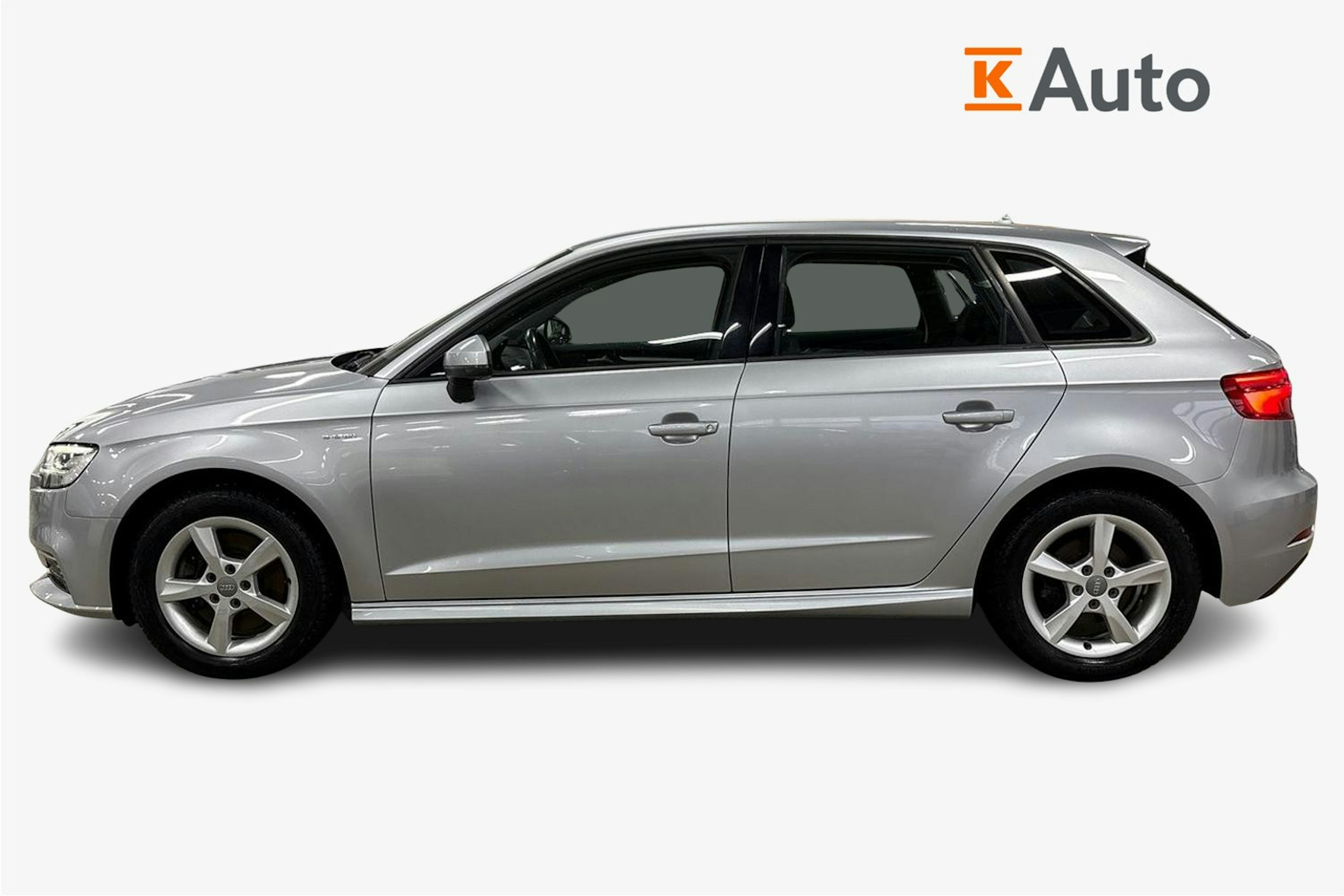 Harmaa Audi A3 2017 kuva 5.