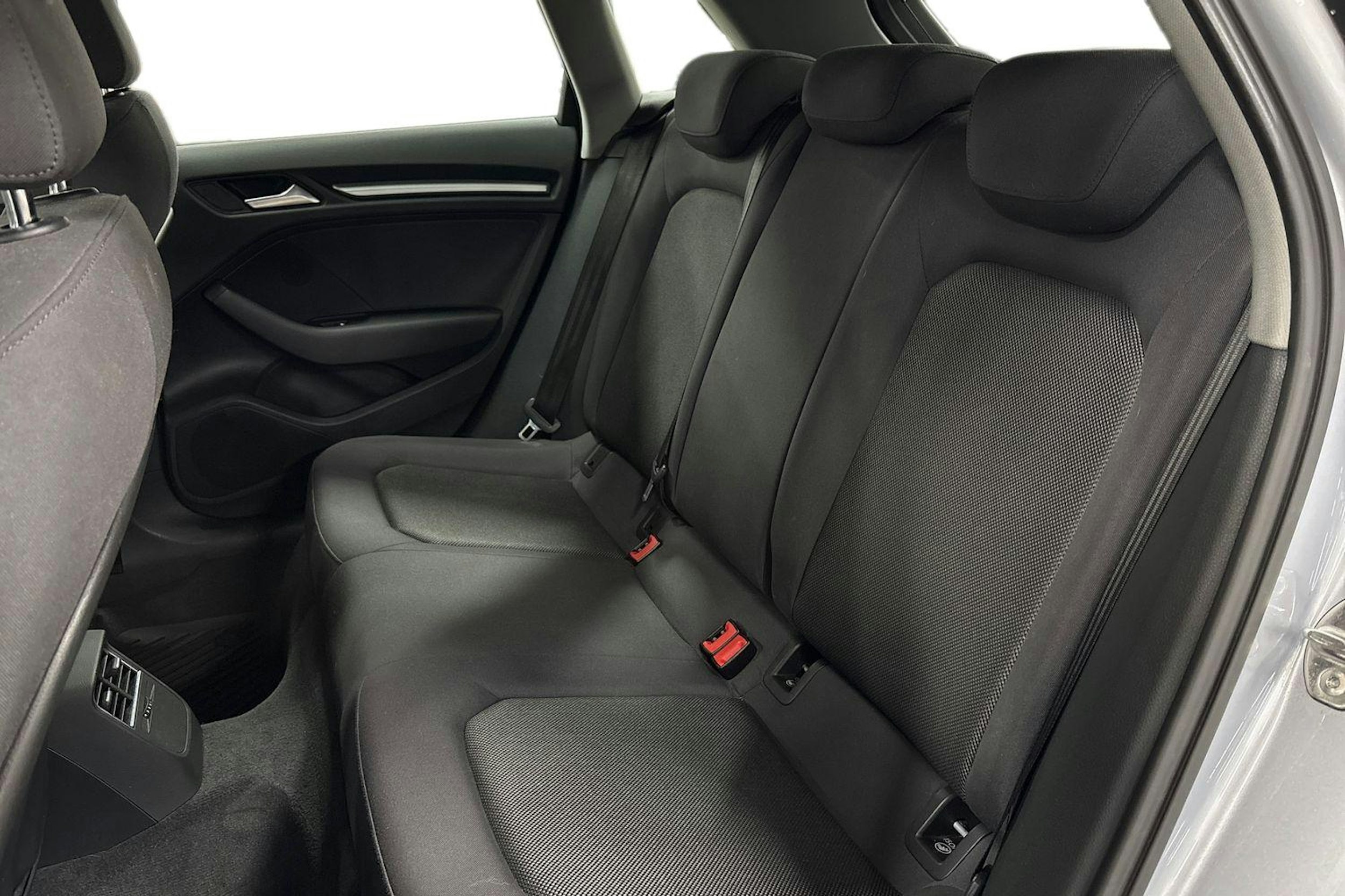 Harmaa Audi A3 2017 kuva 8.