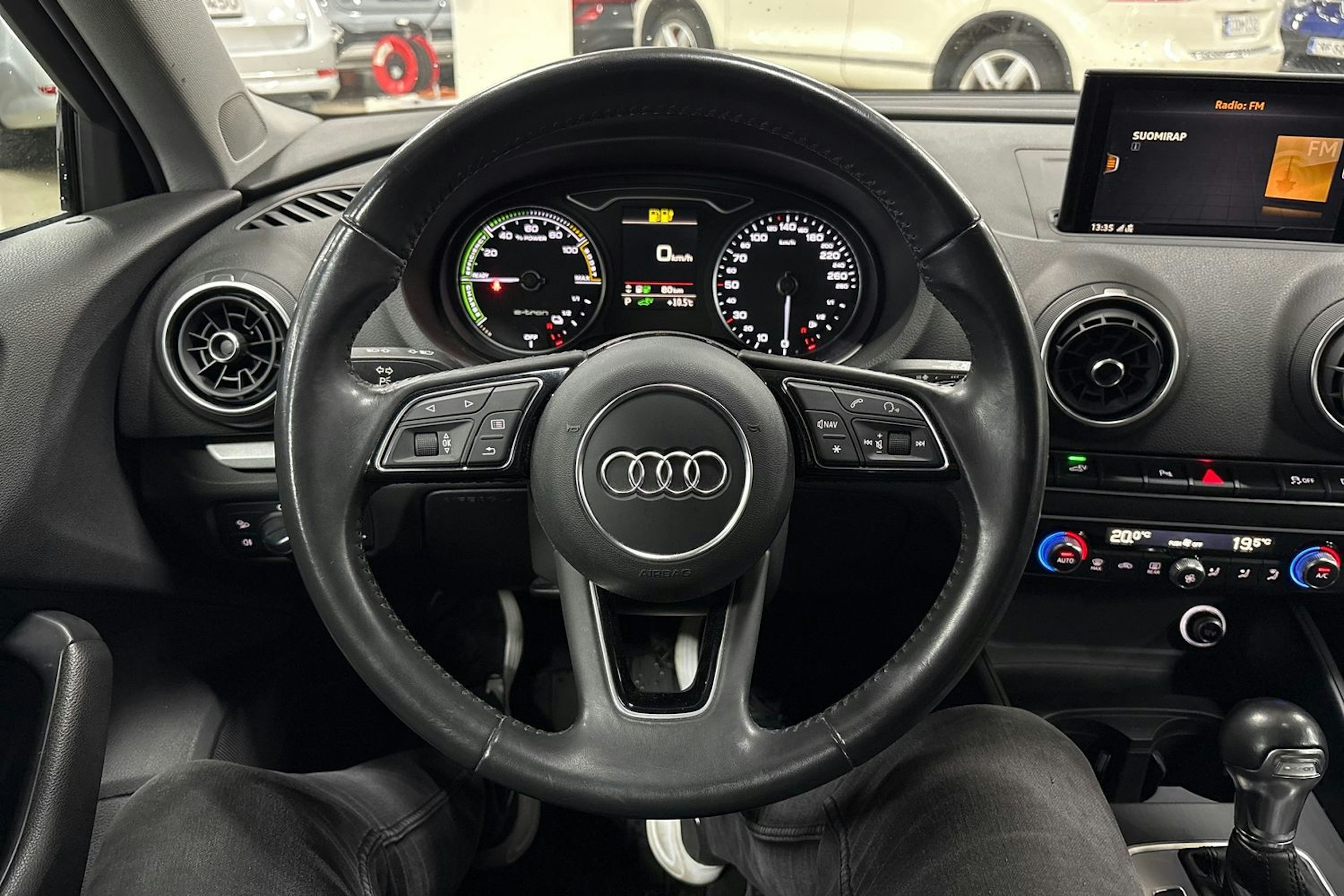 Harmaa Audi A3 2017 kuva 11.