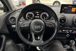 Harmaa Audi A3 2017 kuva 11.