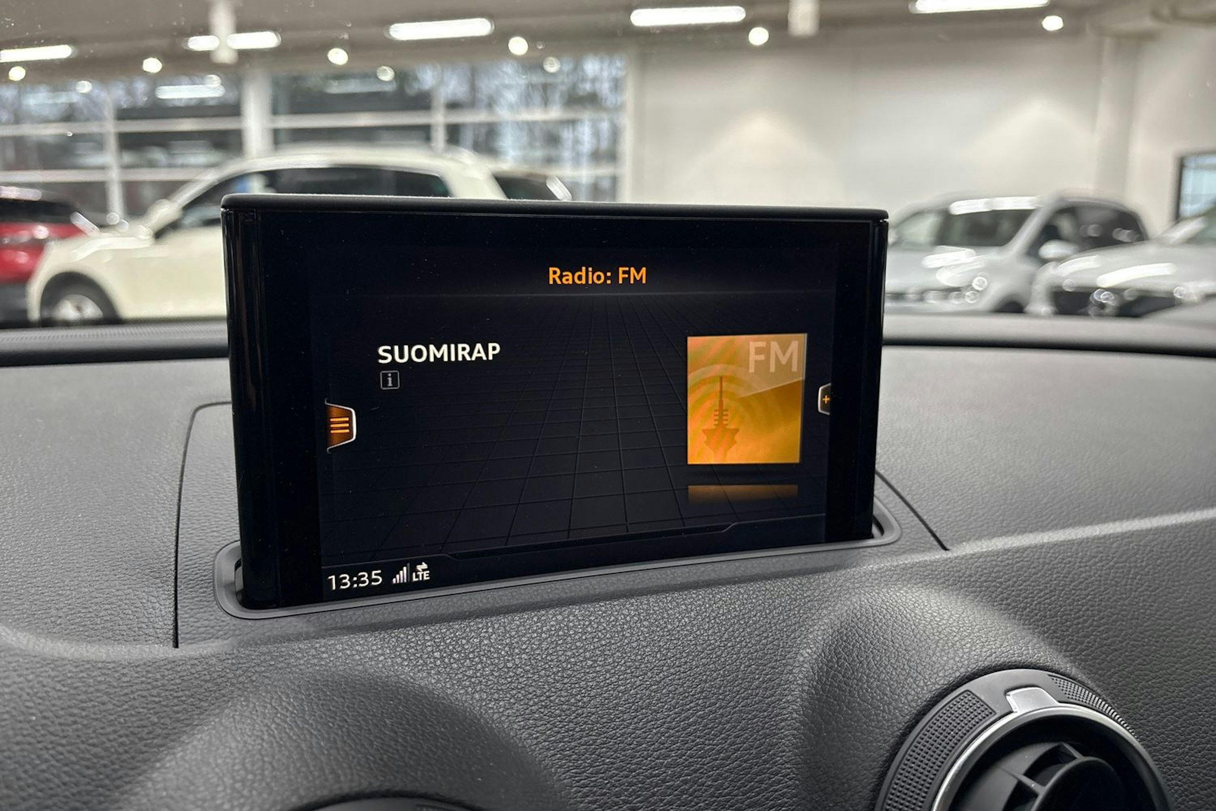 Harmaa Audi A3 2017 kuva 13.