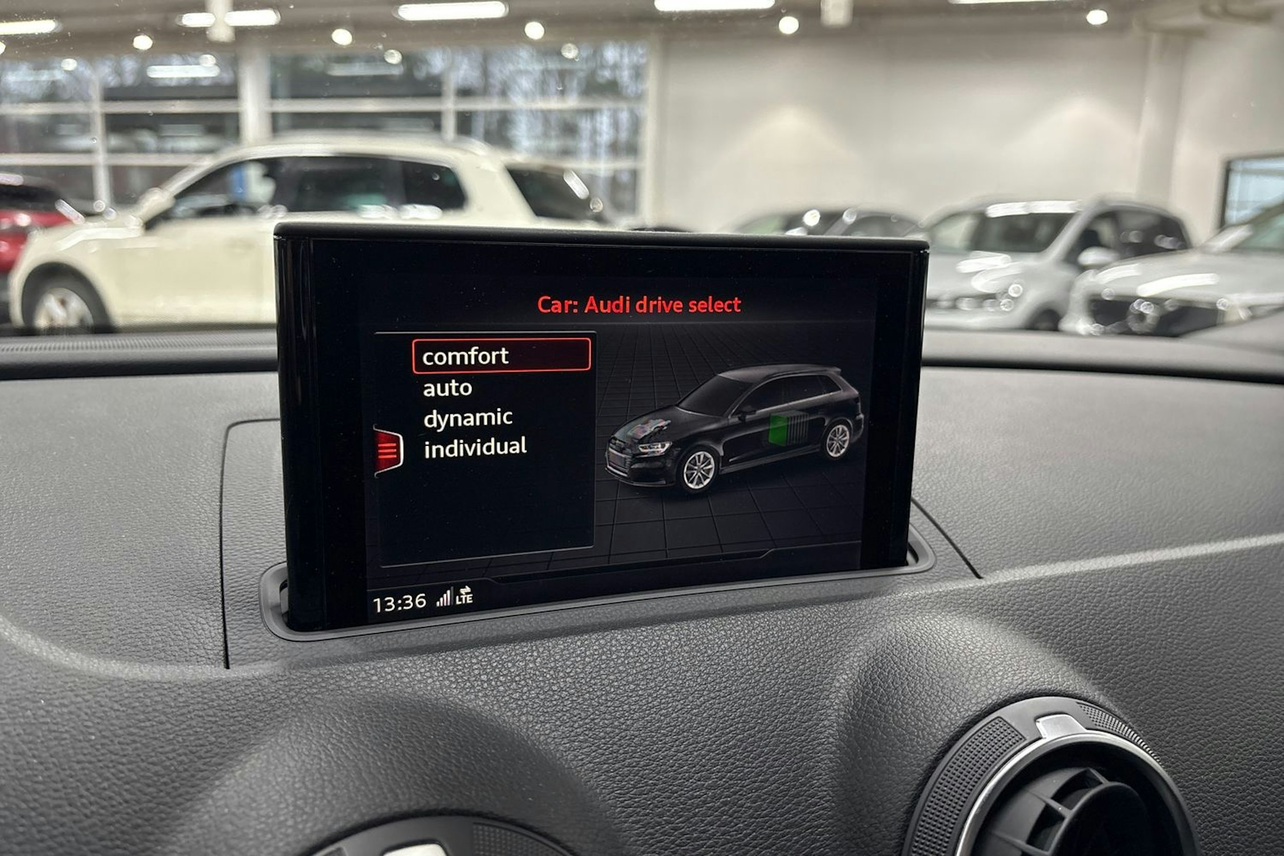 Harmaa Audi A3 2017 kuva 16.