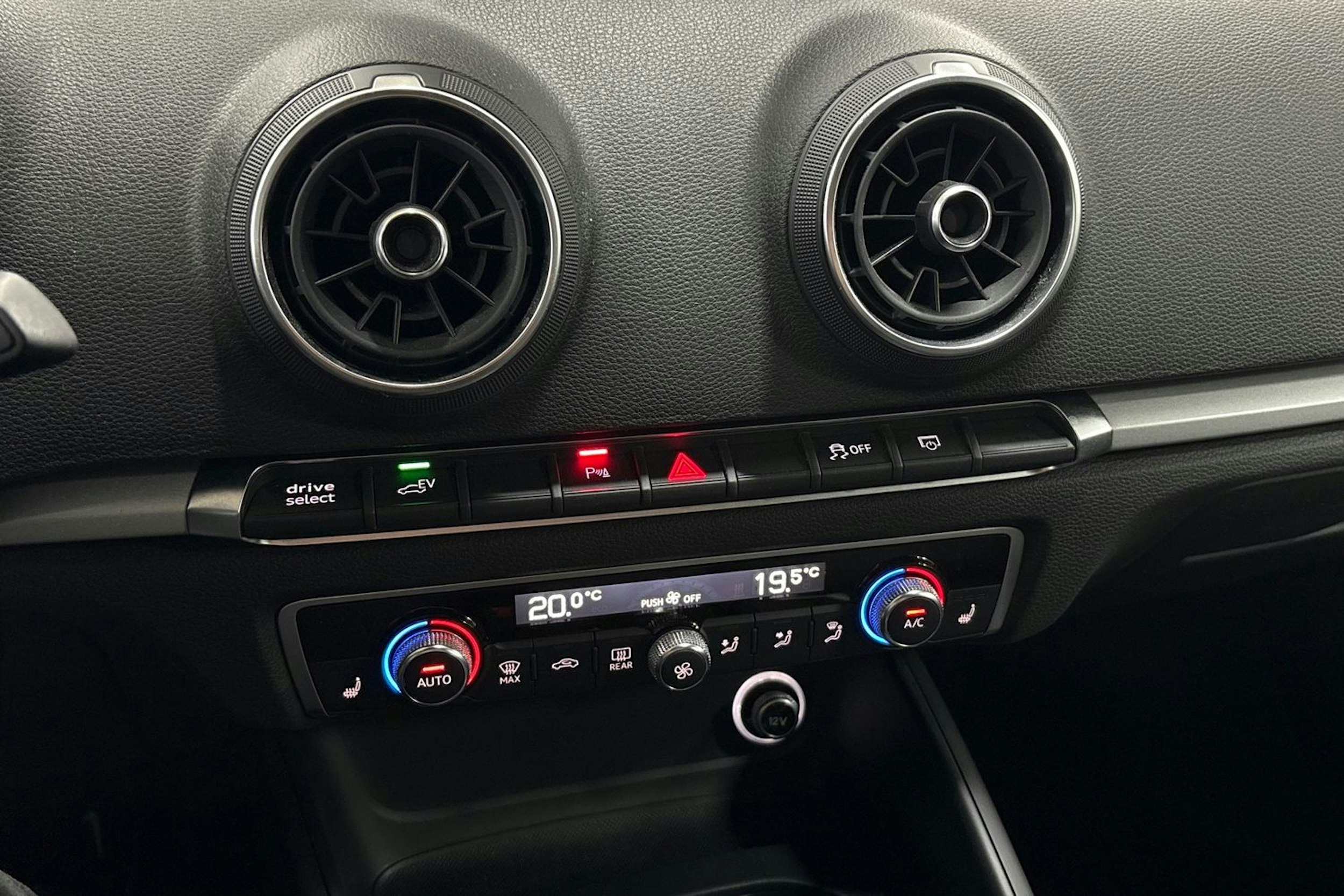 Harmaa Audi A3 2017 kuva 18.