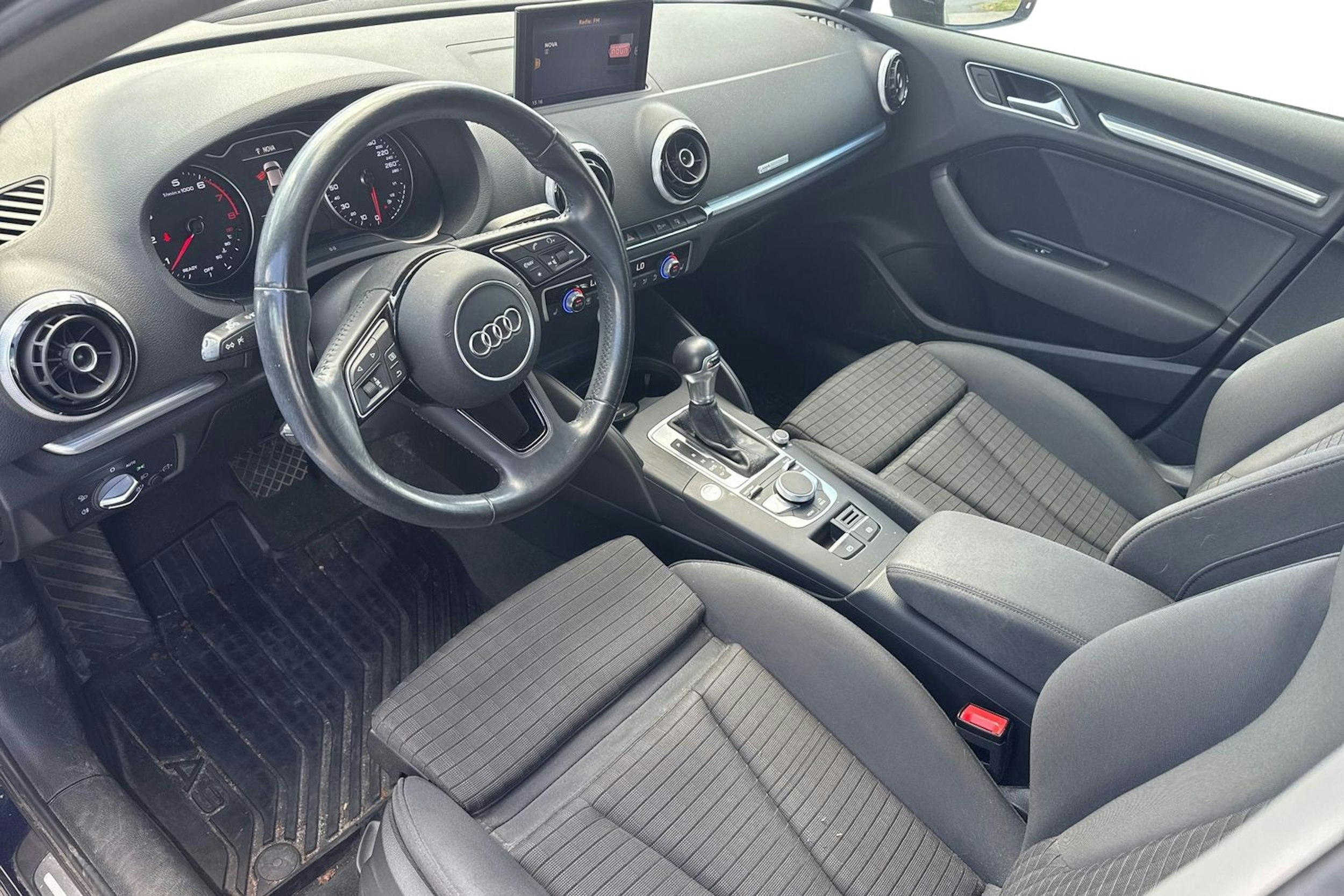 Harmaa Audi A3 2017 kuva 3.