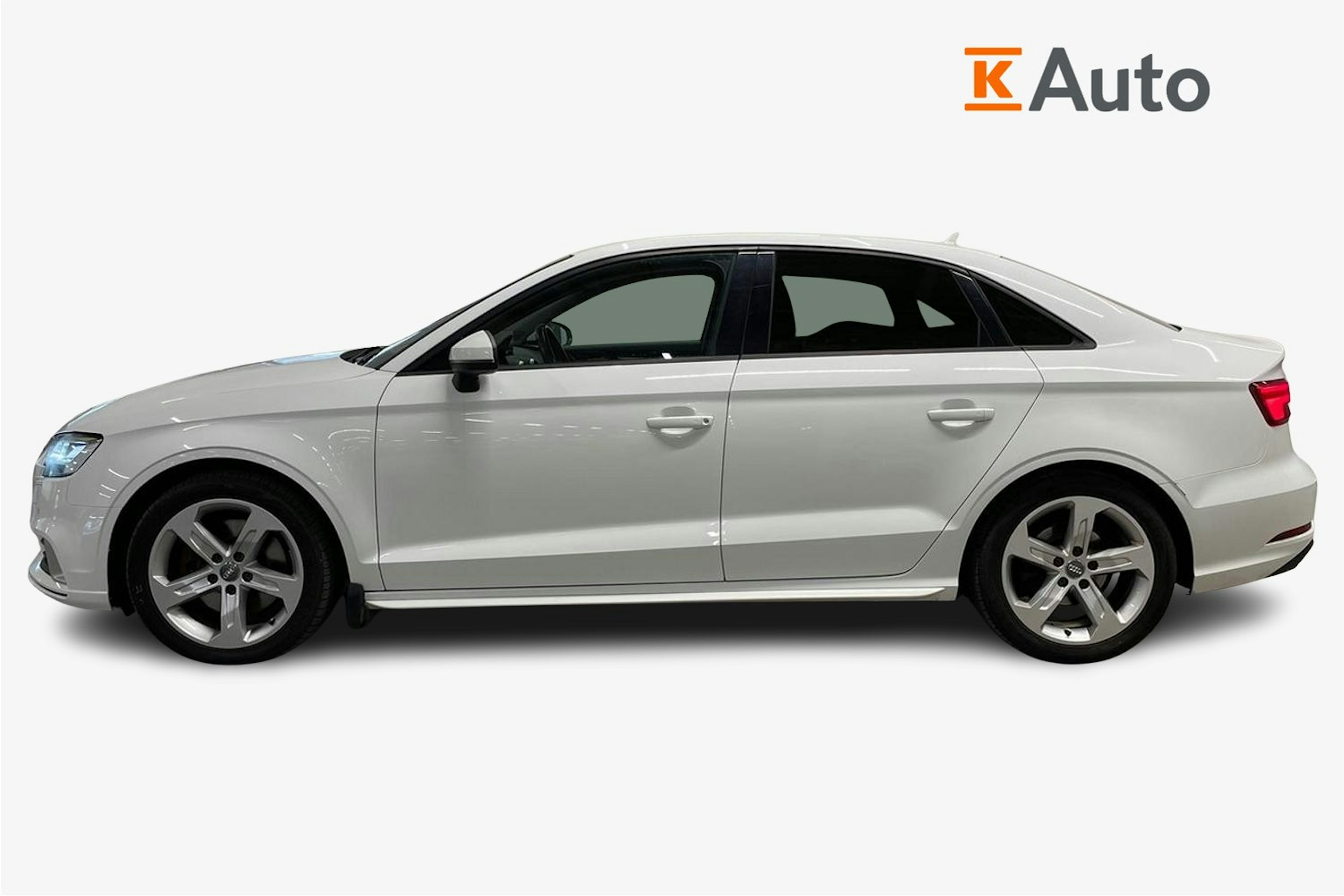 valkoinen Audi A3 2017 kuva 6.