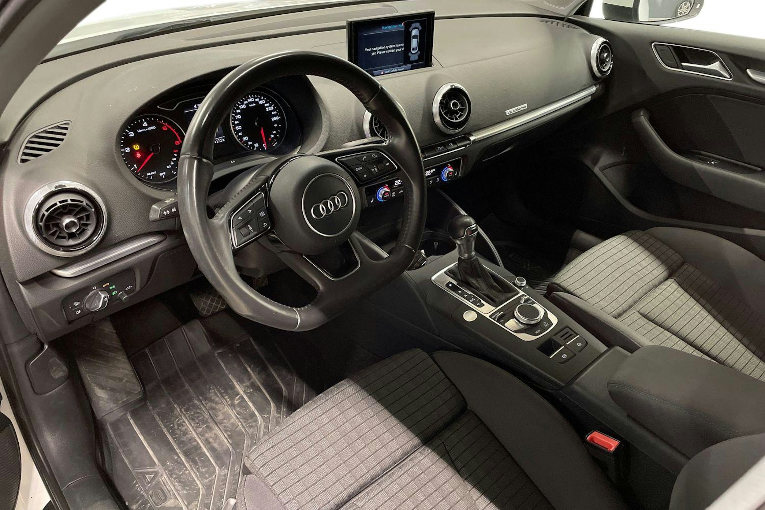 valkoinen Audi A3 2017 kuva 7.