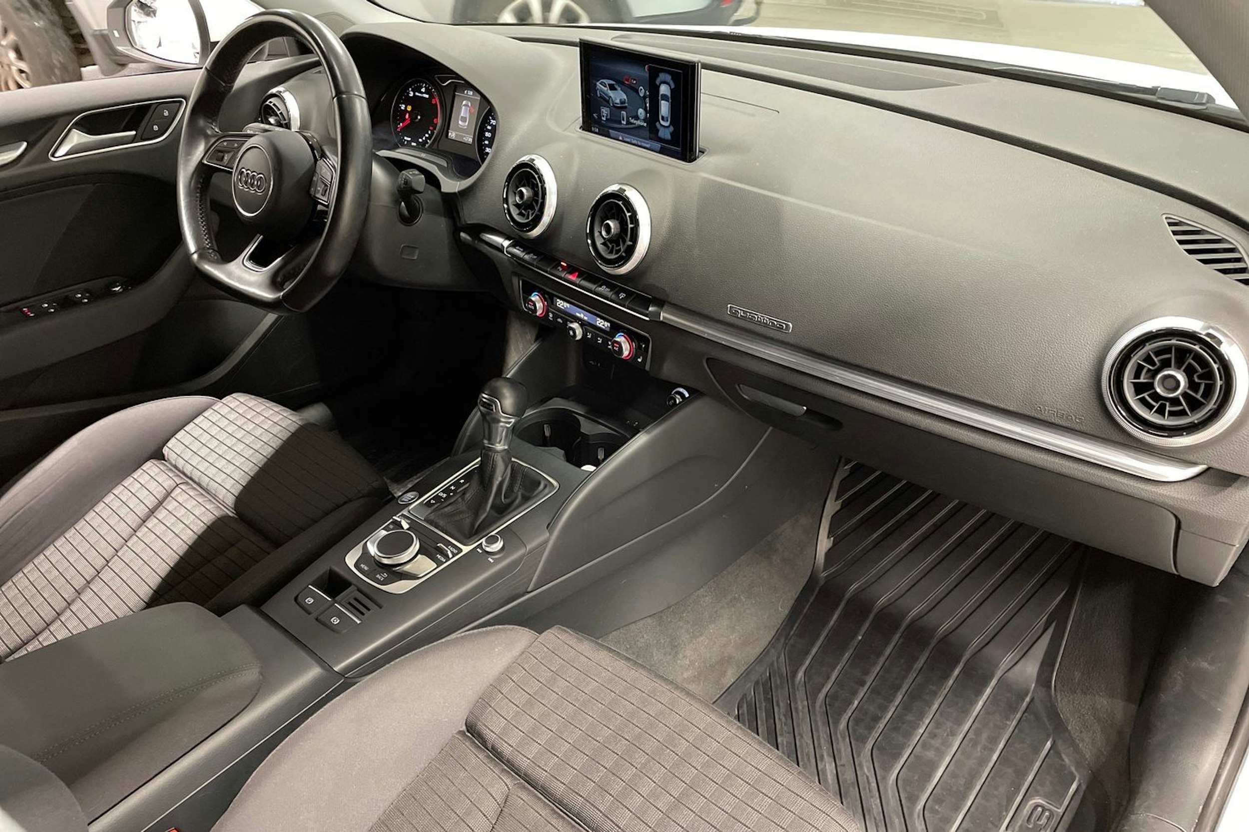 valkoinen Audi A3 2017 kuva 29.