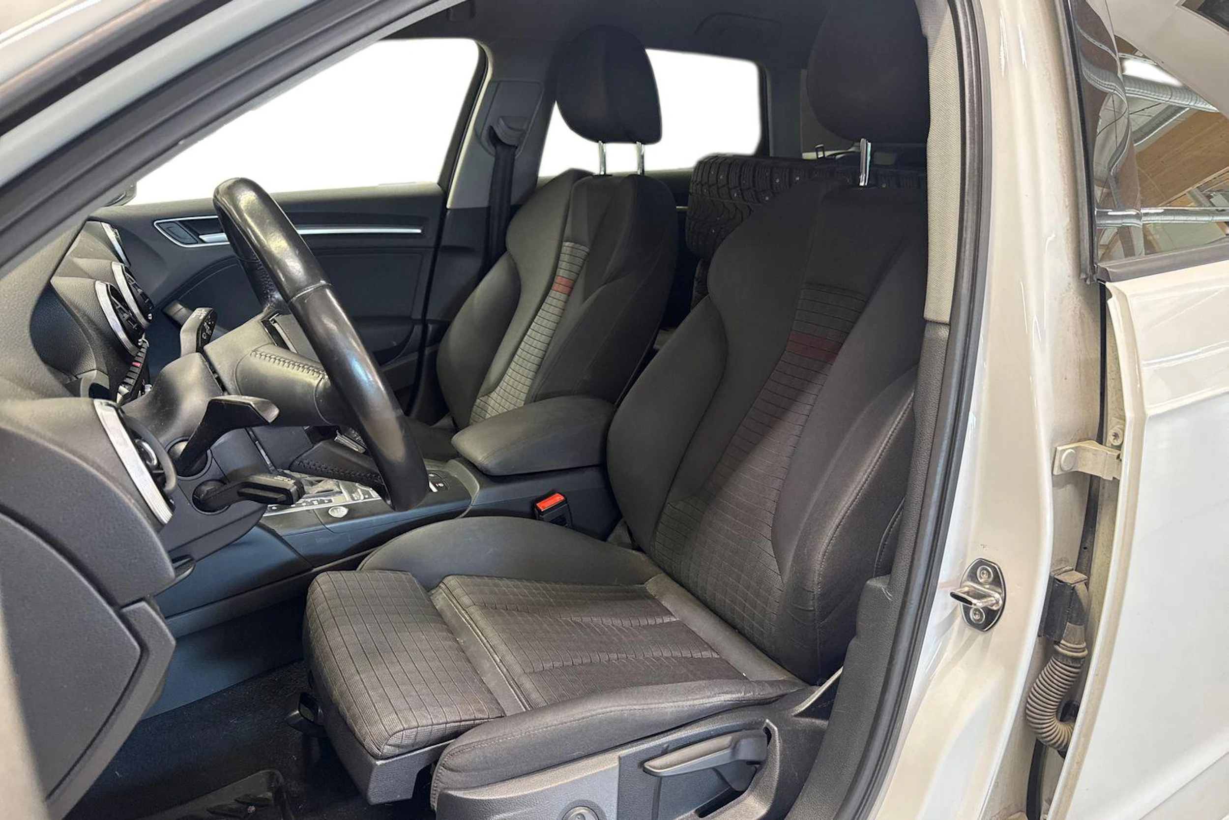 valkoinen Audi A3 2017 kuva 3.