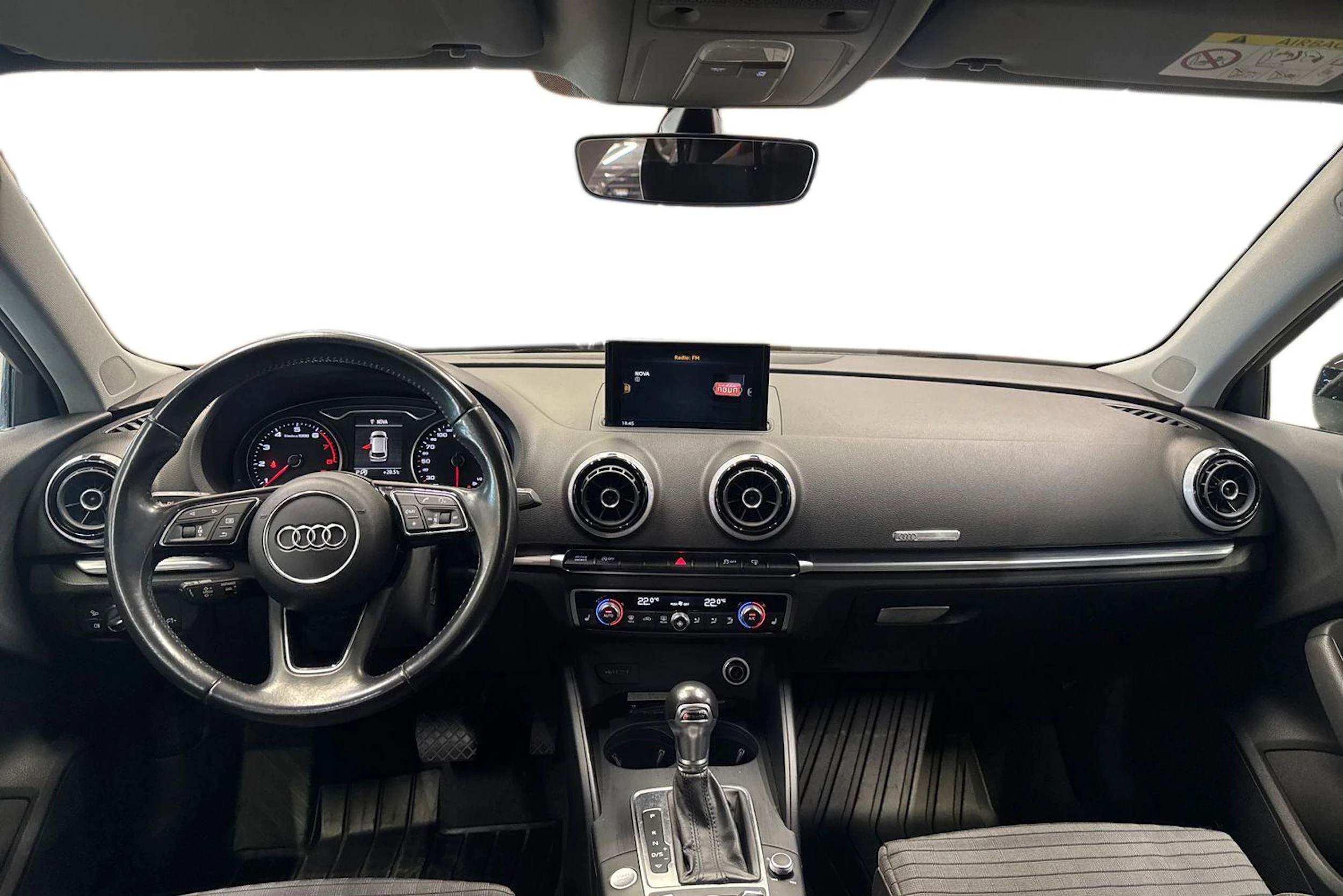 valkoinen Audi A3 2017 kuva 7.