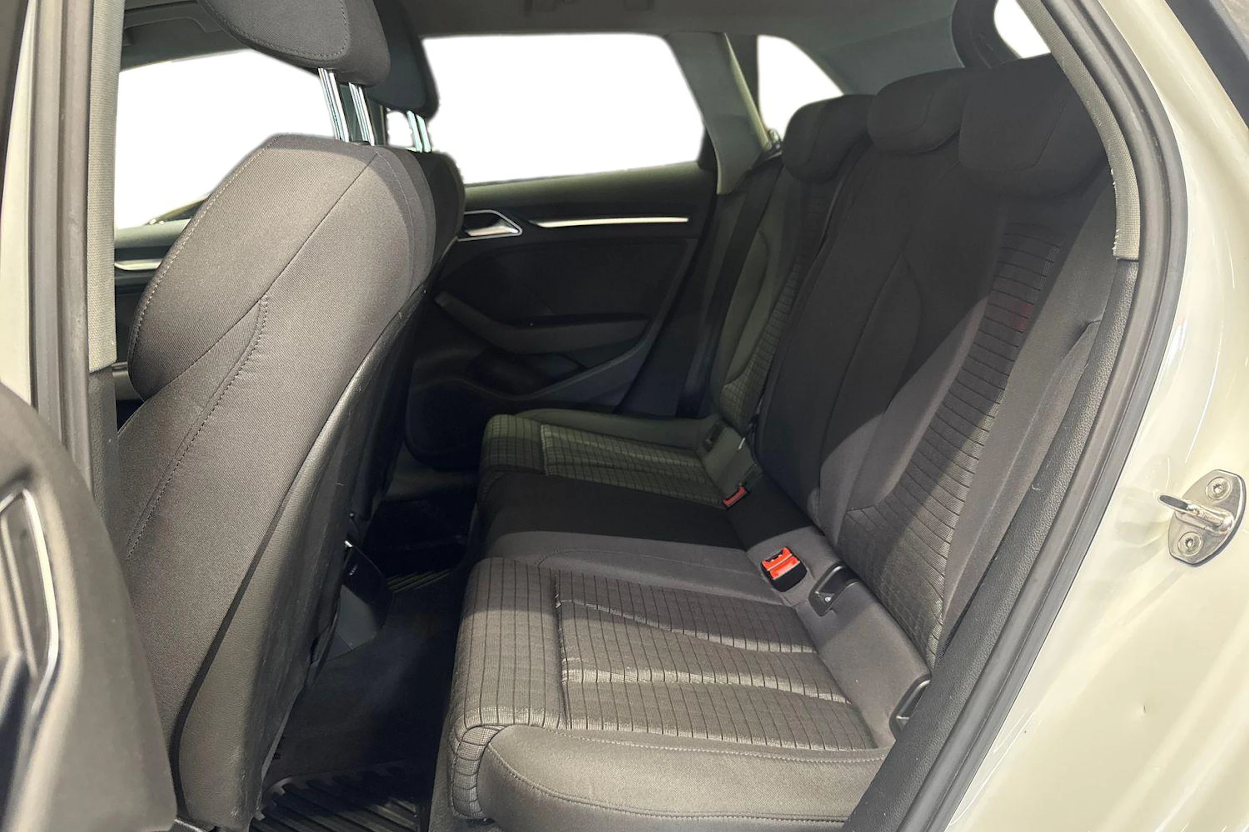 valkoinen Audi A3 2017 kuva 8.