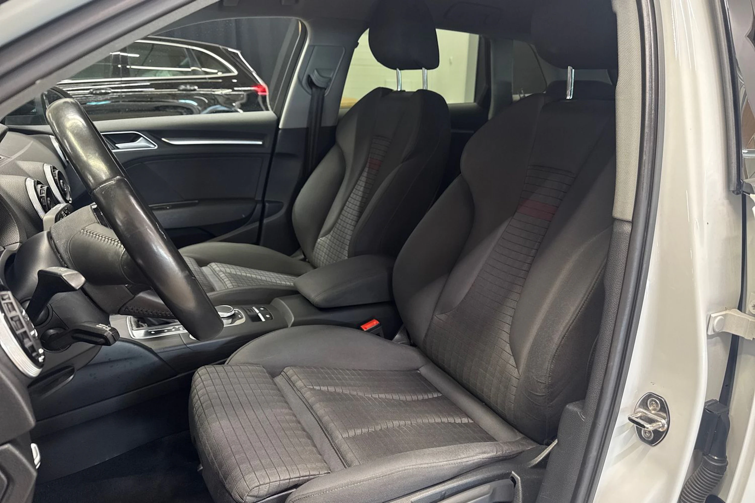 valkoinen Audi A3 2017 kuva 11.